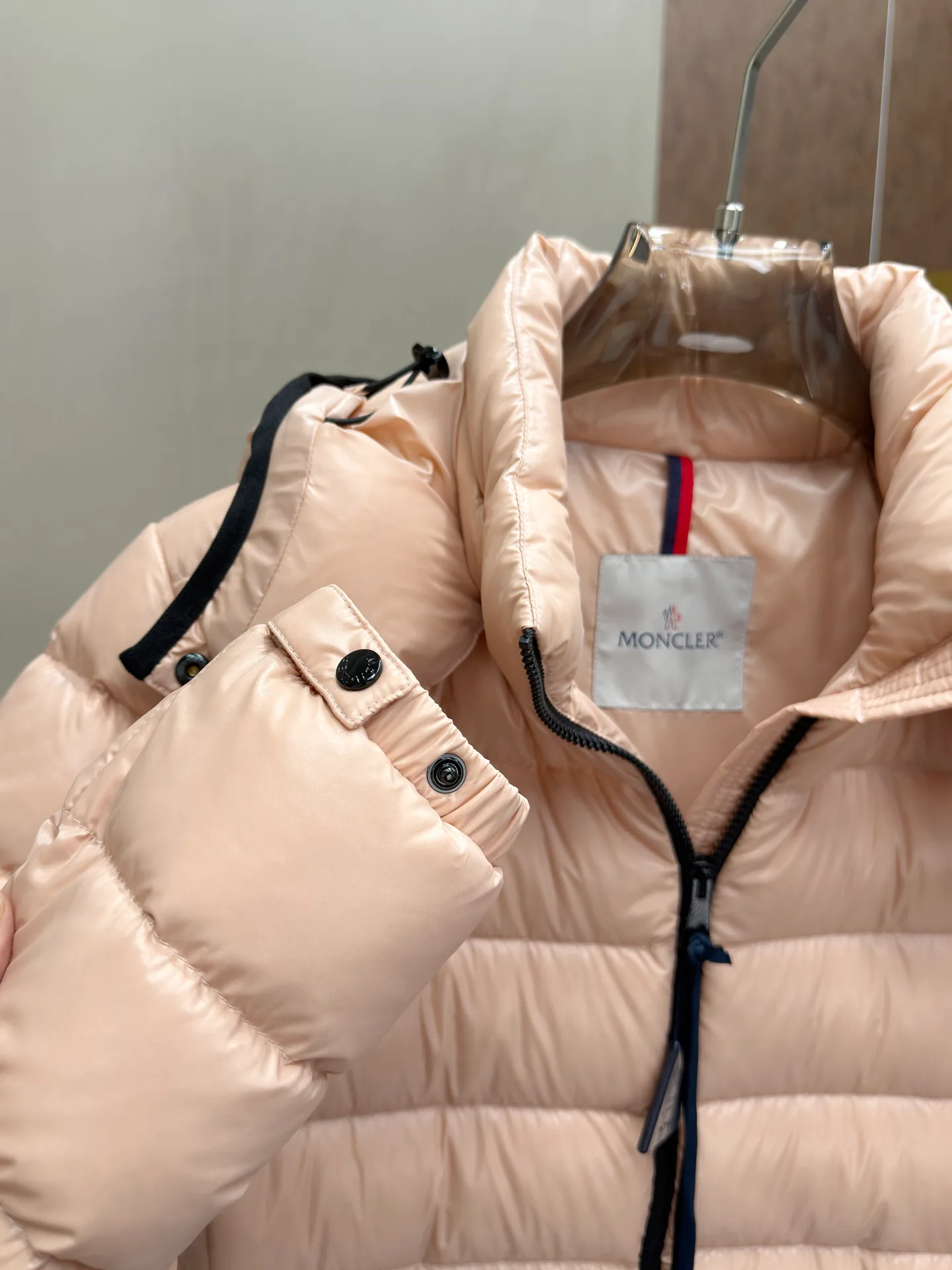 Куртки И Пуховики Женские Moncler 18631572