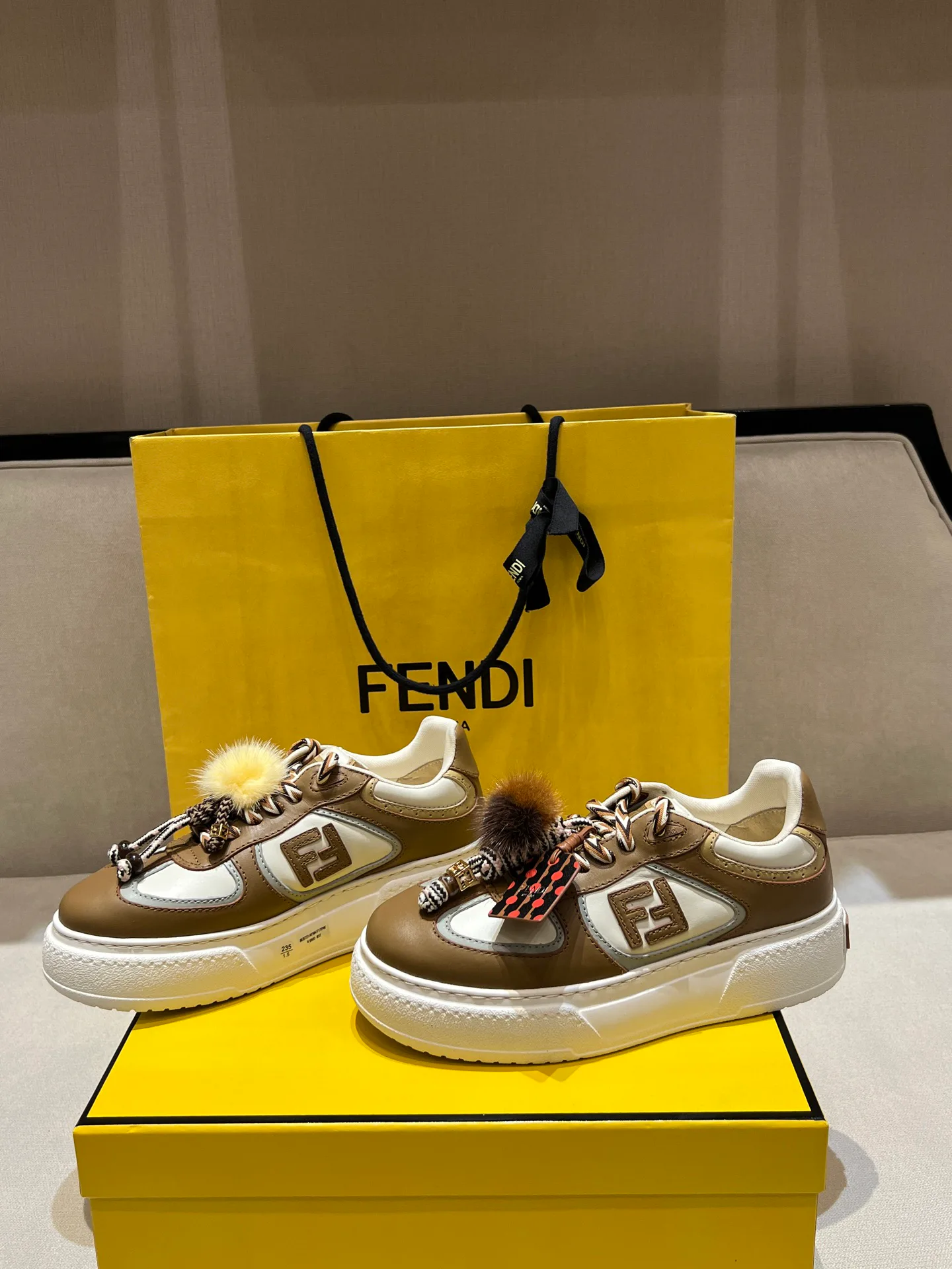 Кроссовки Женские Fendi 18020657