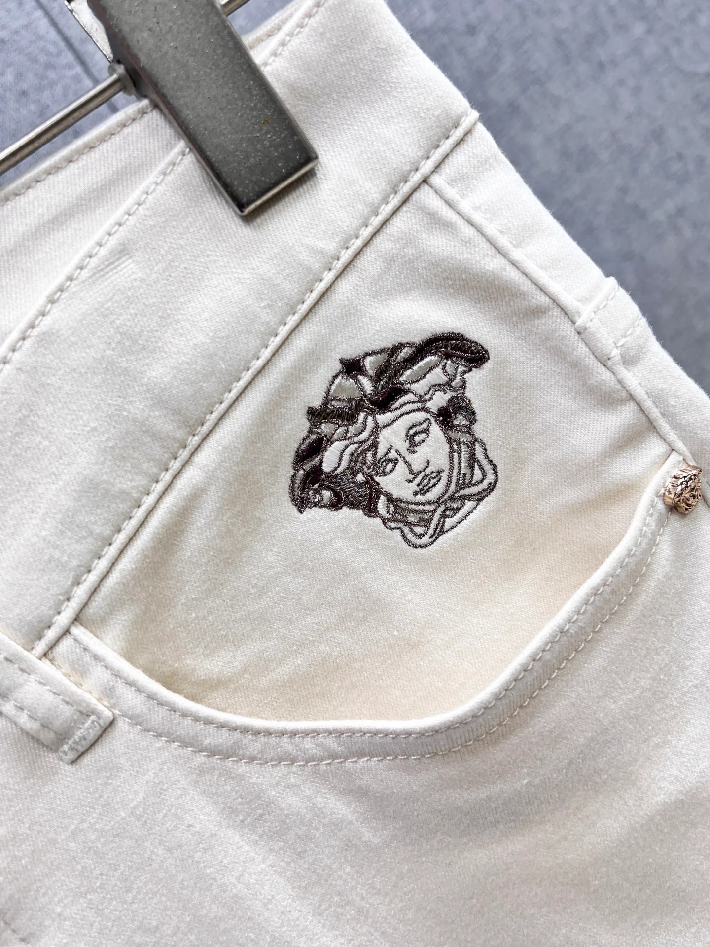 Джинсы Мужские Versace 18097859