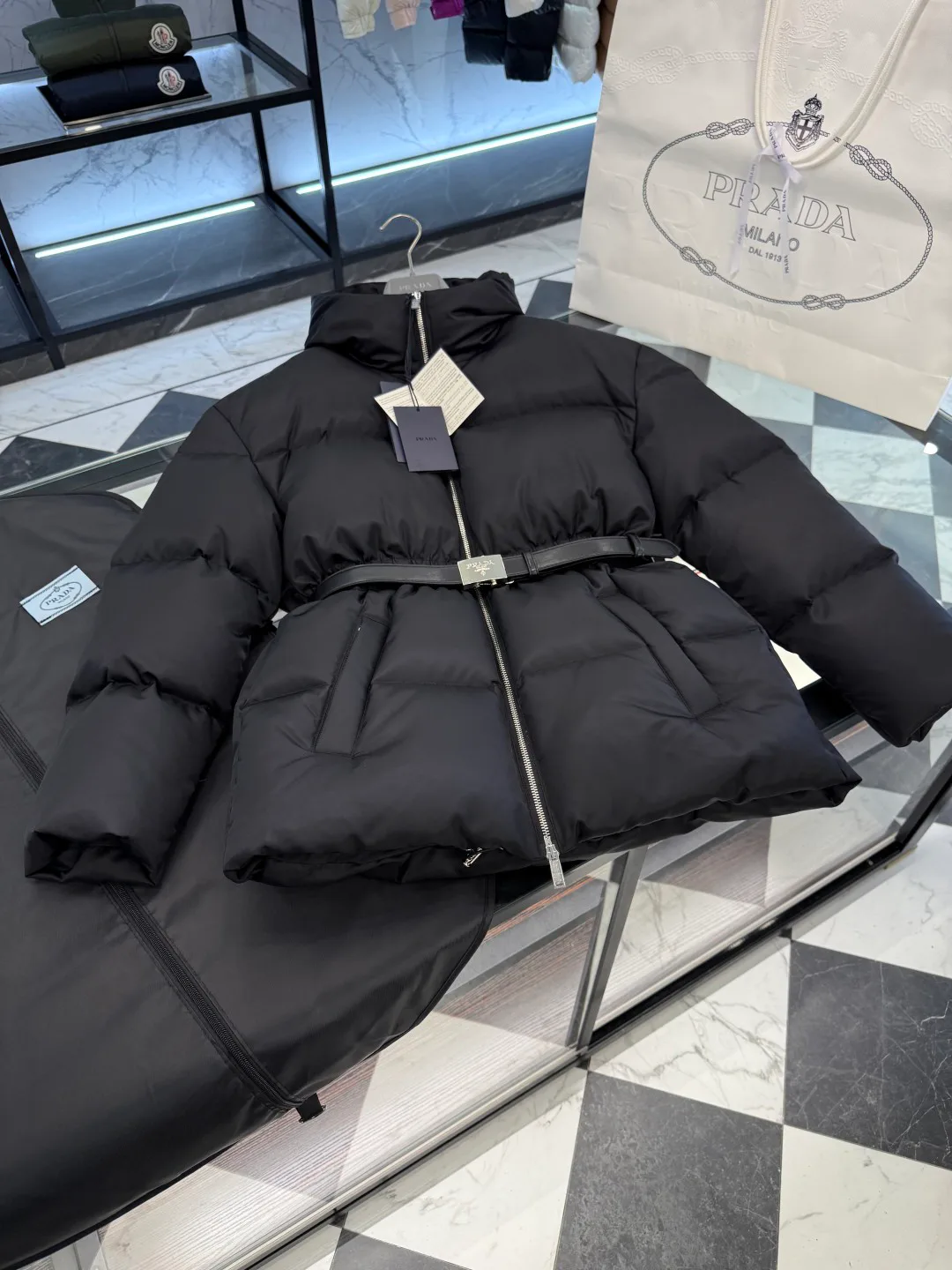 Куртки И Пуховики Женские Prada 17912482