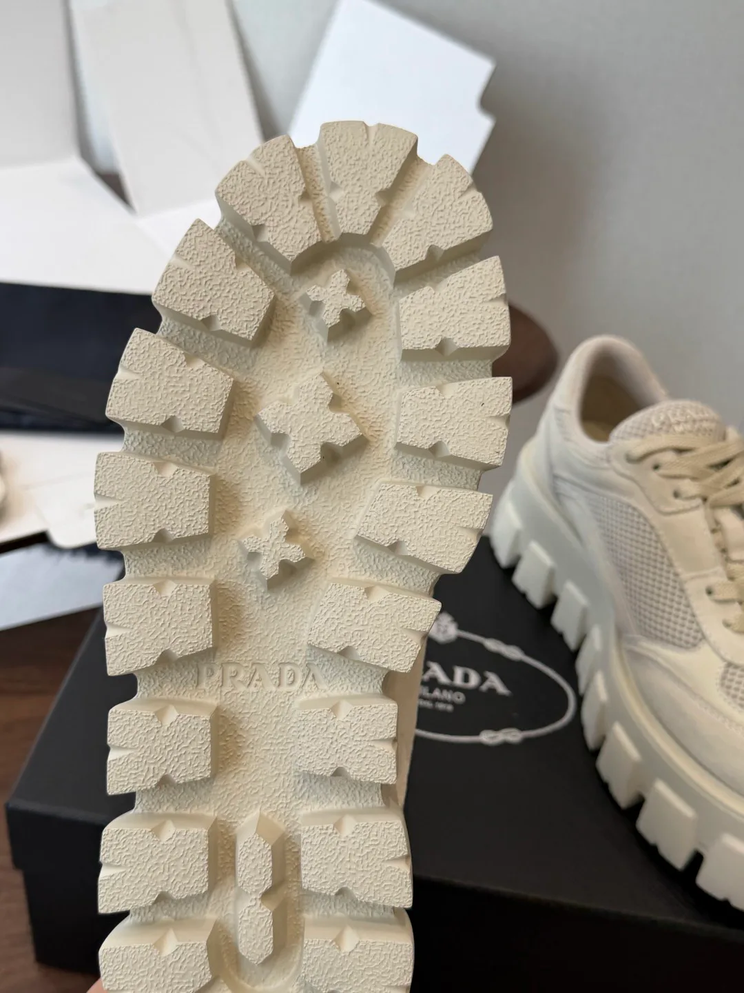 Кроссовки Женские Prada 19039092