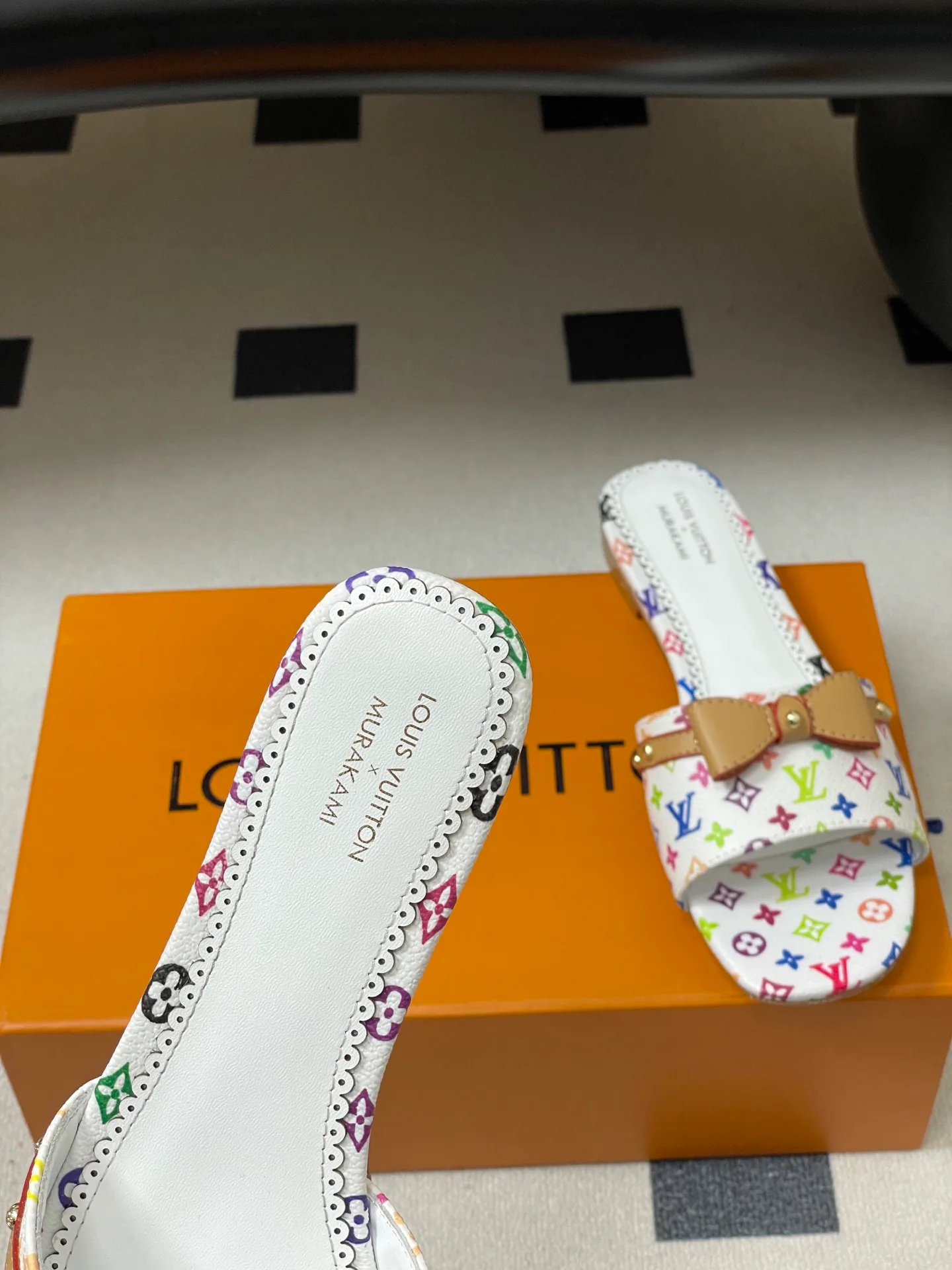 Шлепанцы Женские Louis Vuitton 3361689