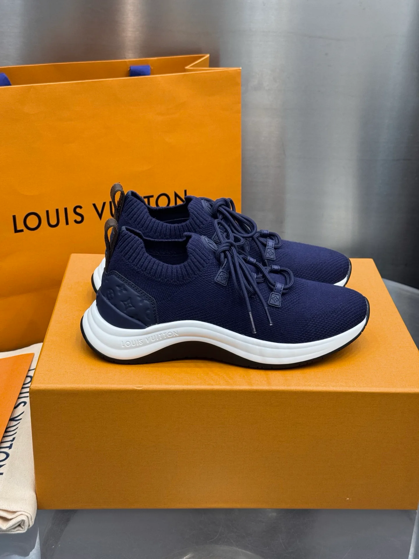 Кроссовки Женские Louis Vuitton 18202478