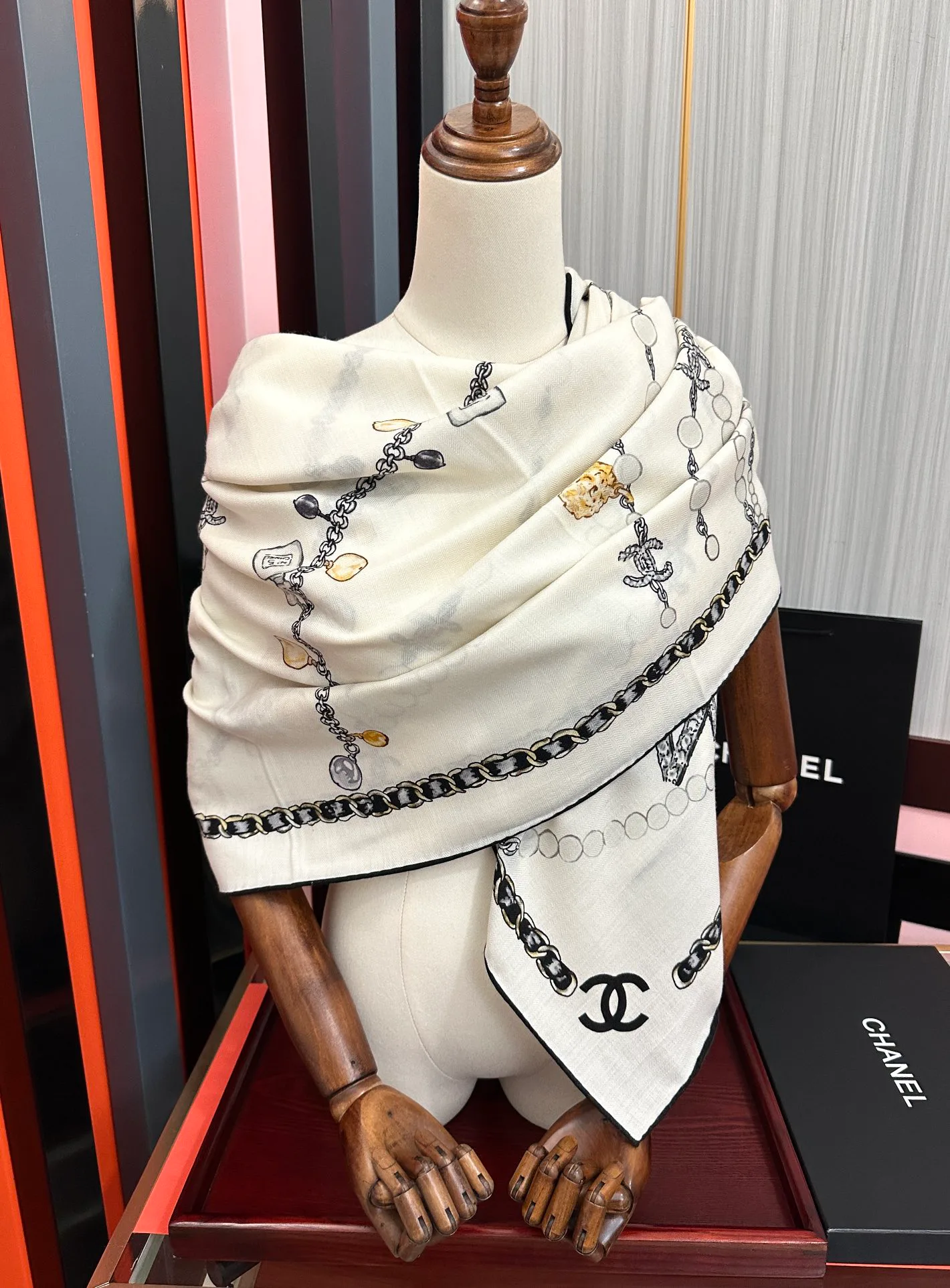 Платки Chanel 4738539