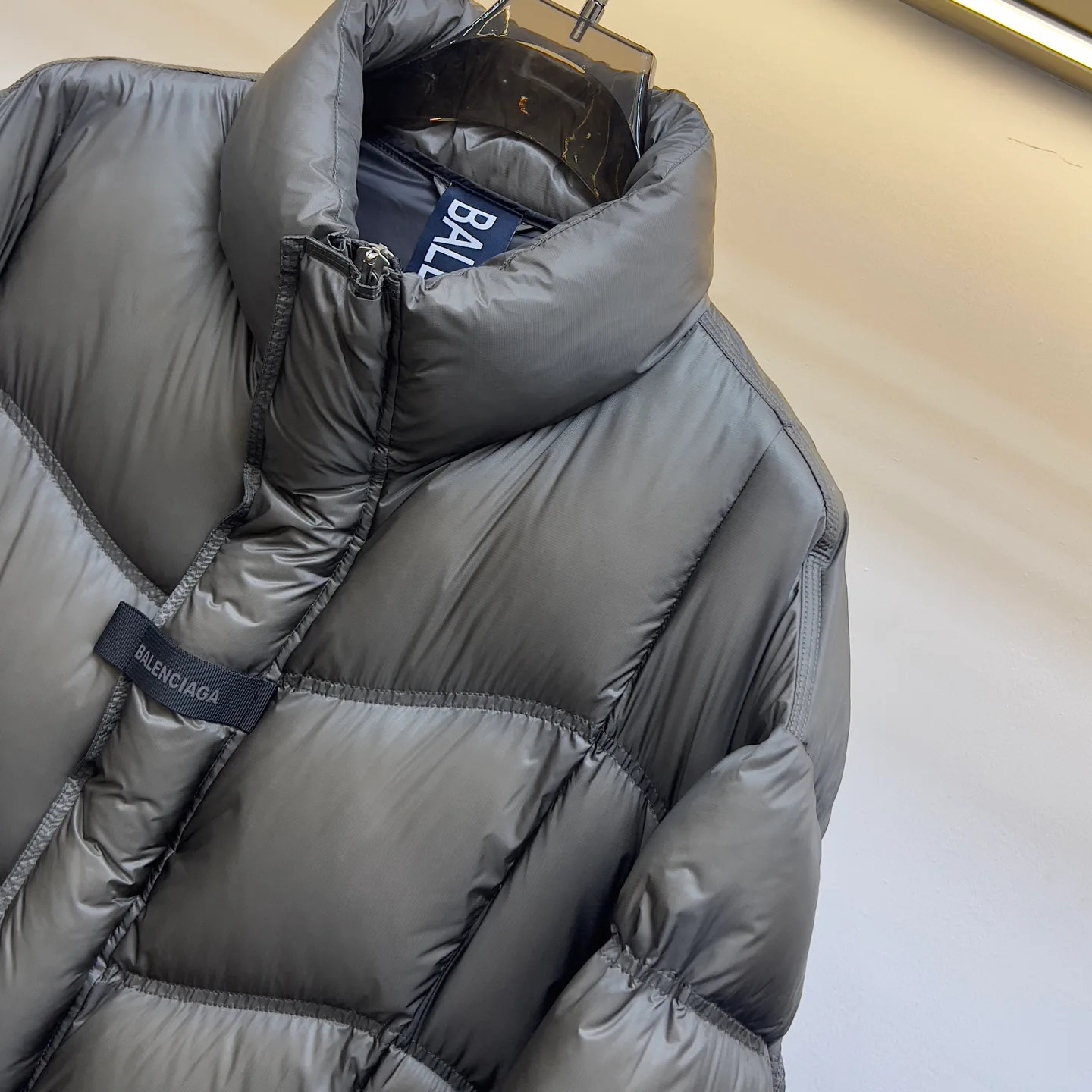 Куртки И Пуховики Женские Balenciaga 844185