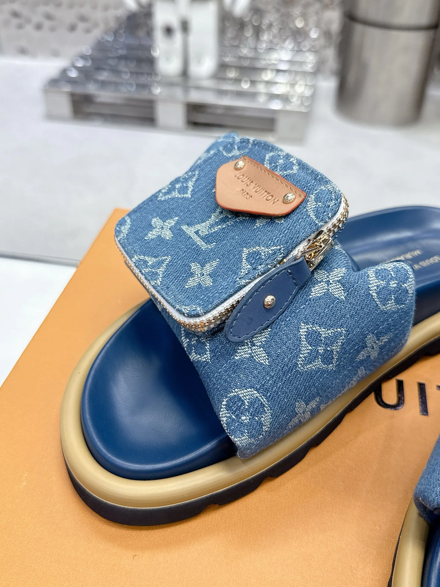 Шлепанцы Женские Louis Vuitton 10060938