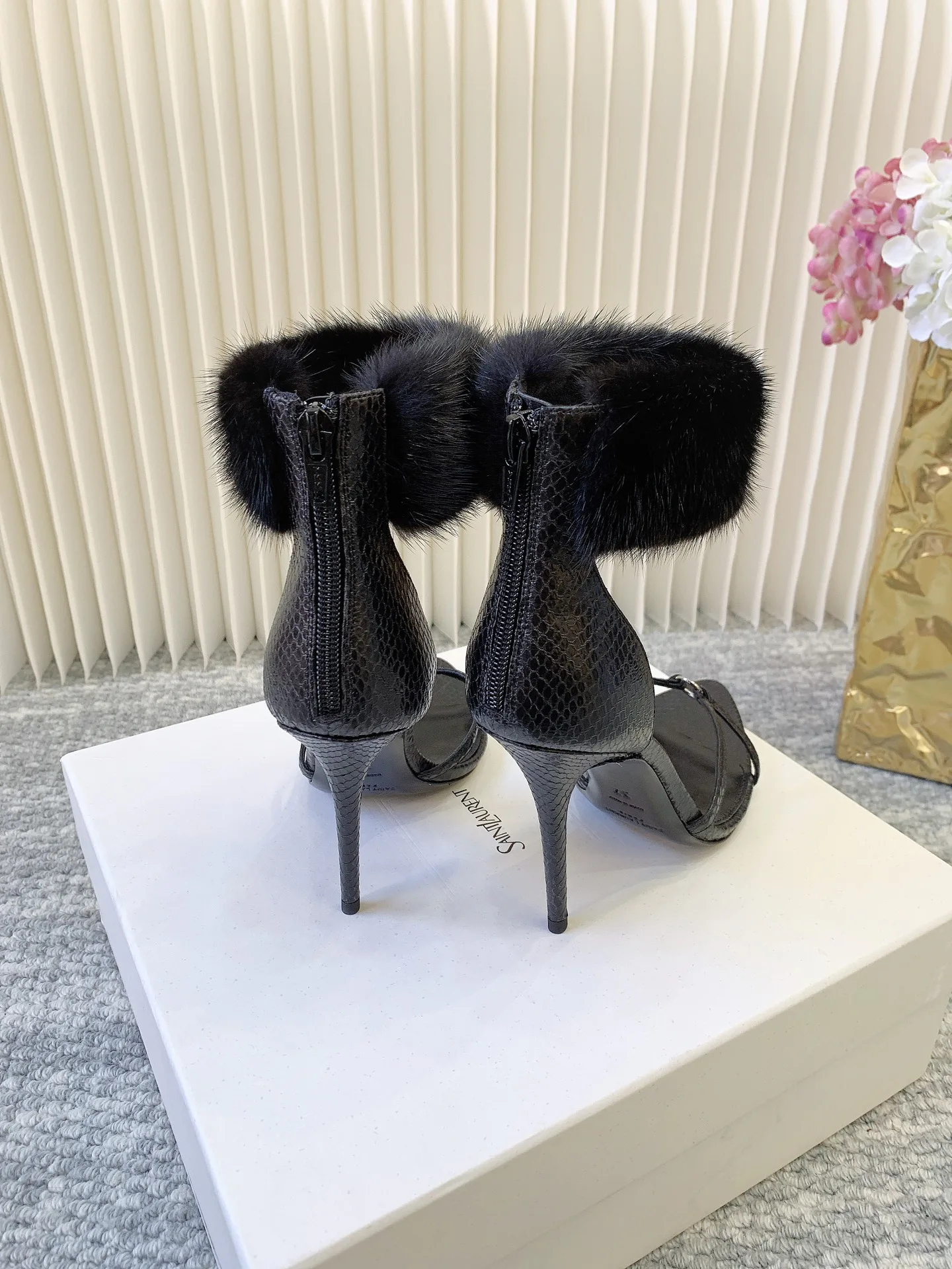 Босоножки Женские Saint Laurent 4560902