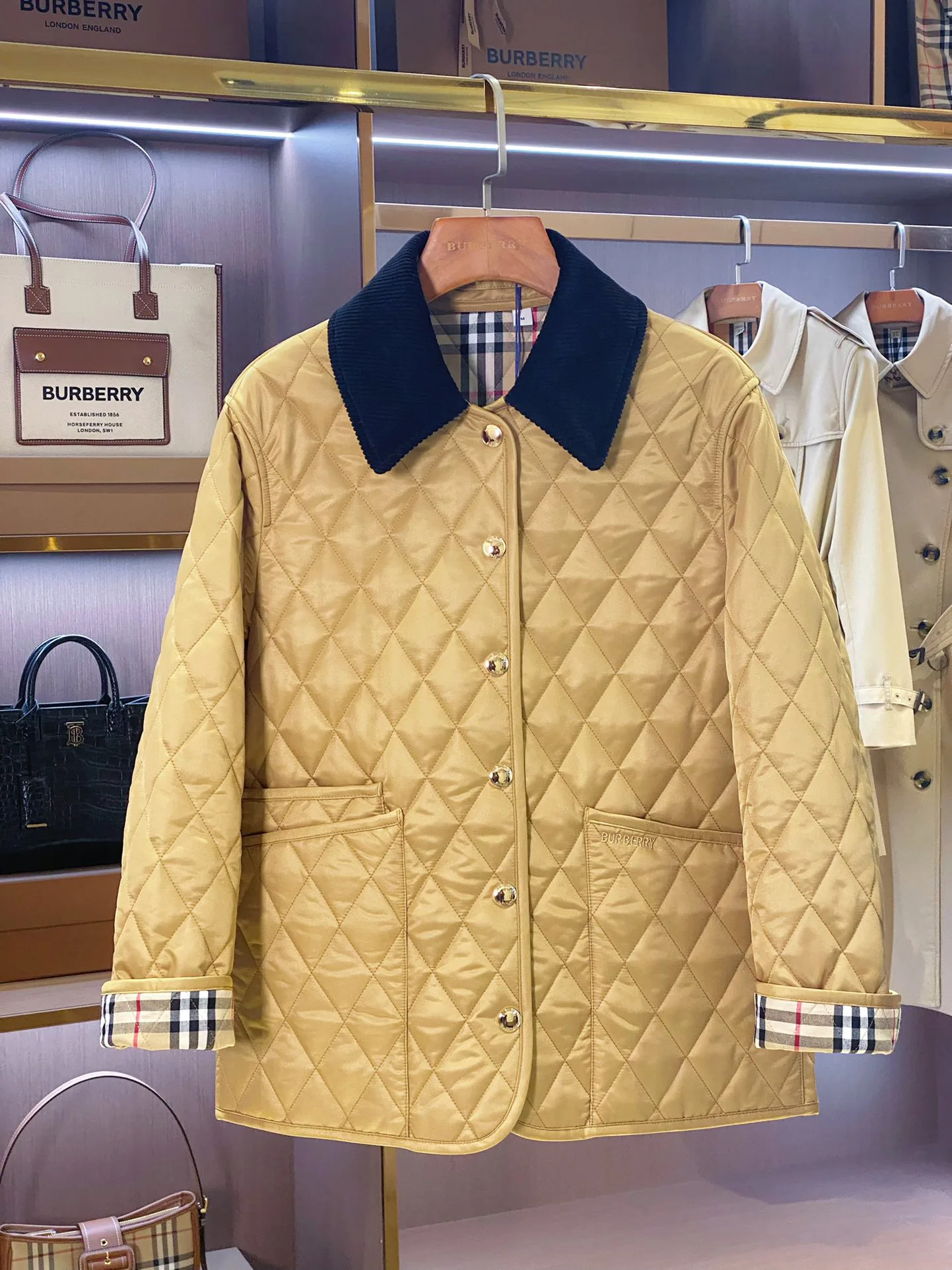 Куртки И Пуховики Женские Burberry 2420430