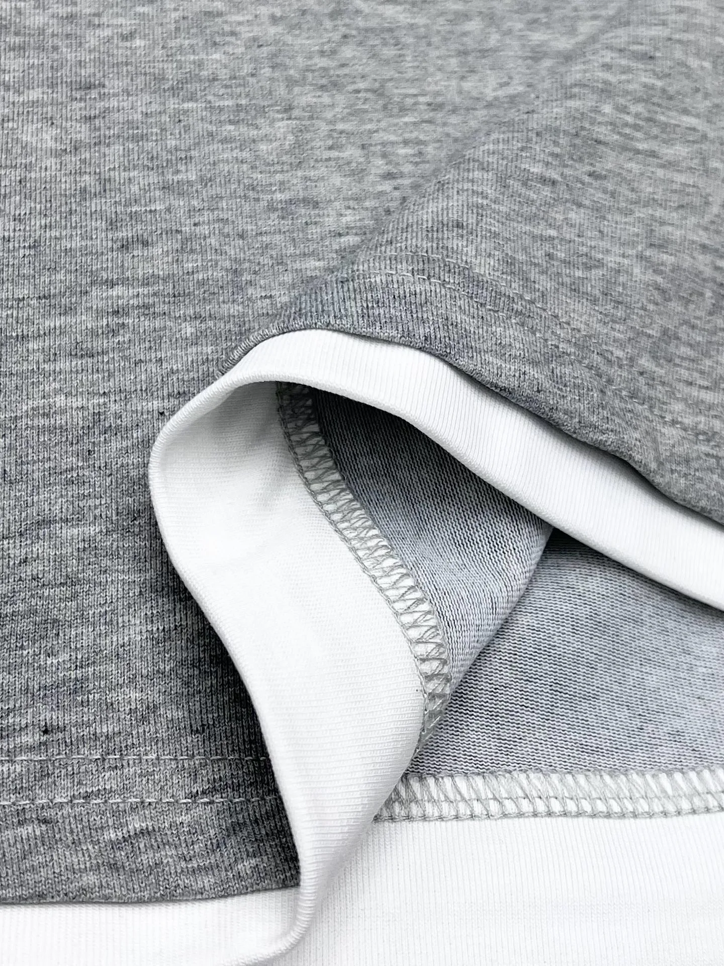 Футболки Женские Balenciaga 5251