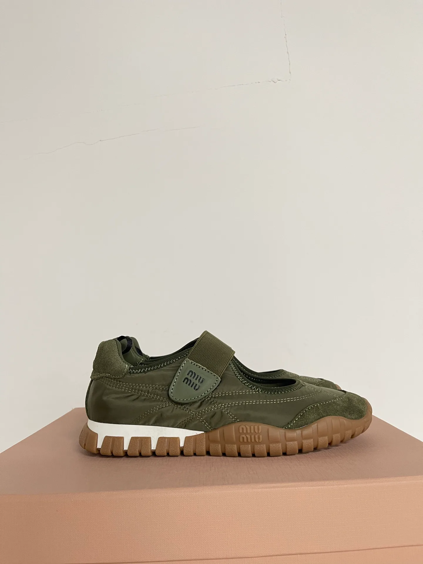 Кроссовки Женские Miu Miu 19703