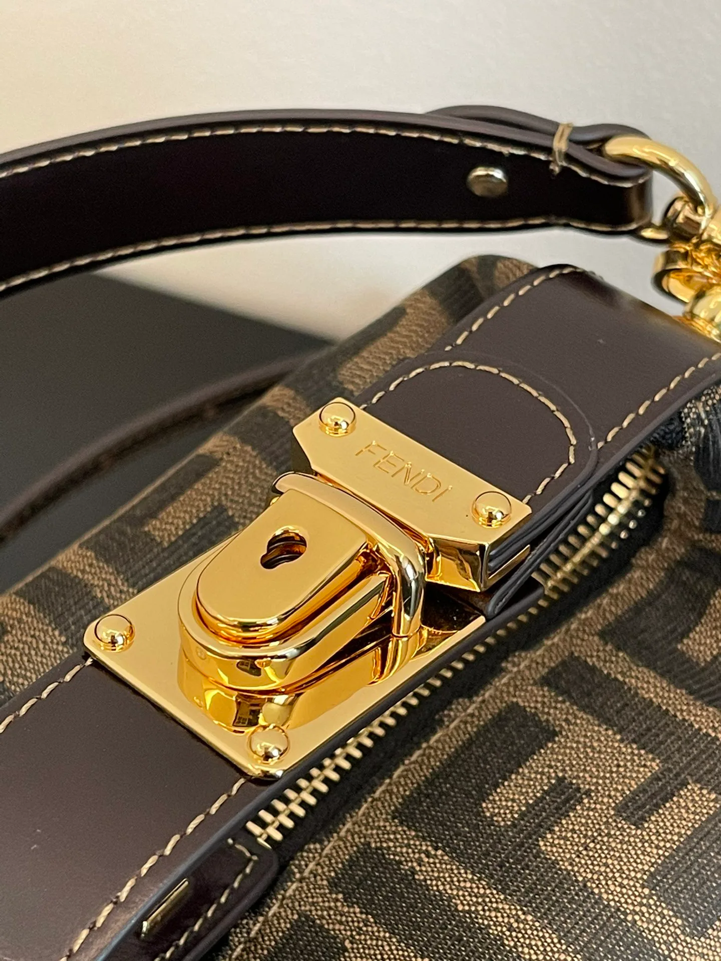 Классические Сумки Женские Fendi 13234544