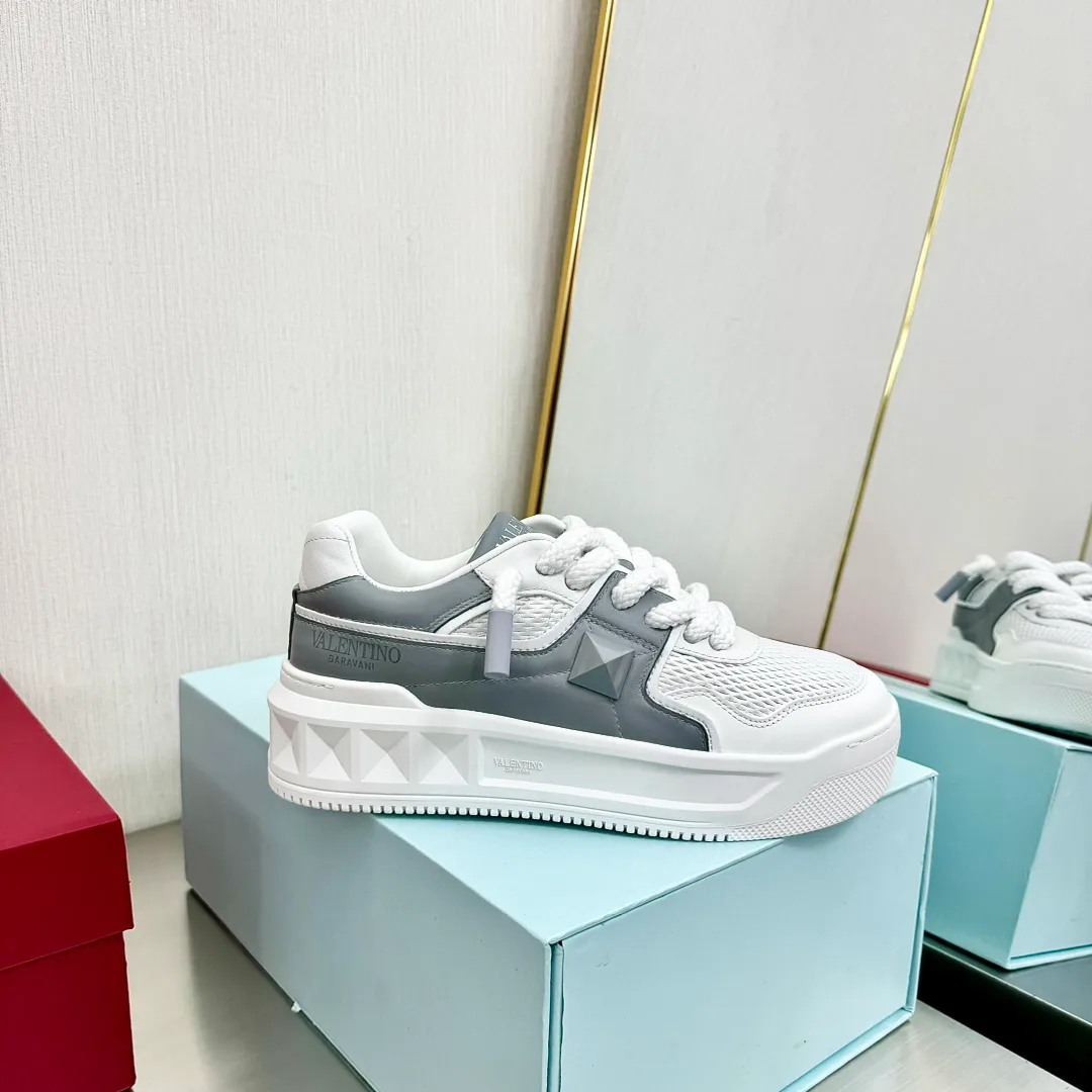 Кроссовки Женские Valentino 17904340