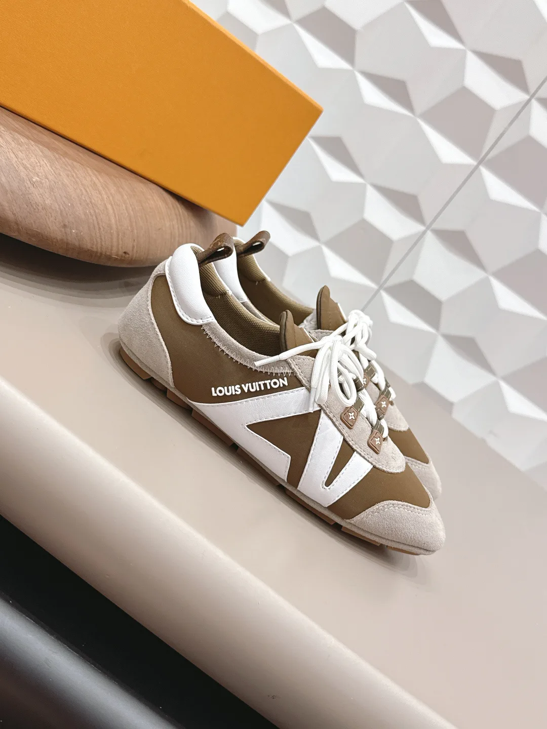 Кроссовки Женские Louis Vuitton 11508073