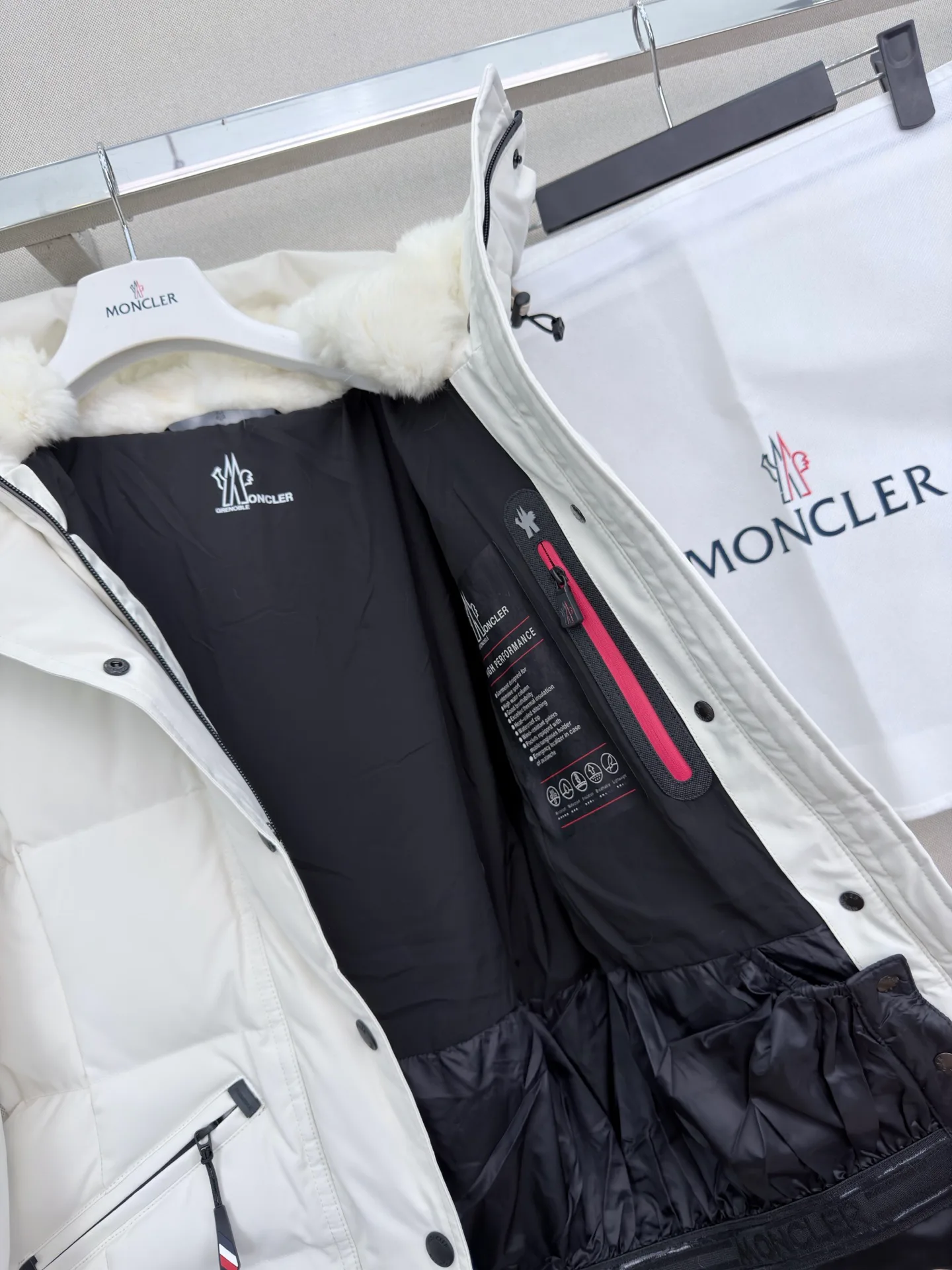 Куртки И Пуховики Женские Moncler 19555754