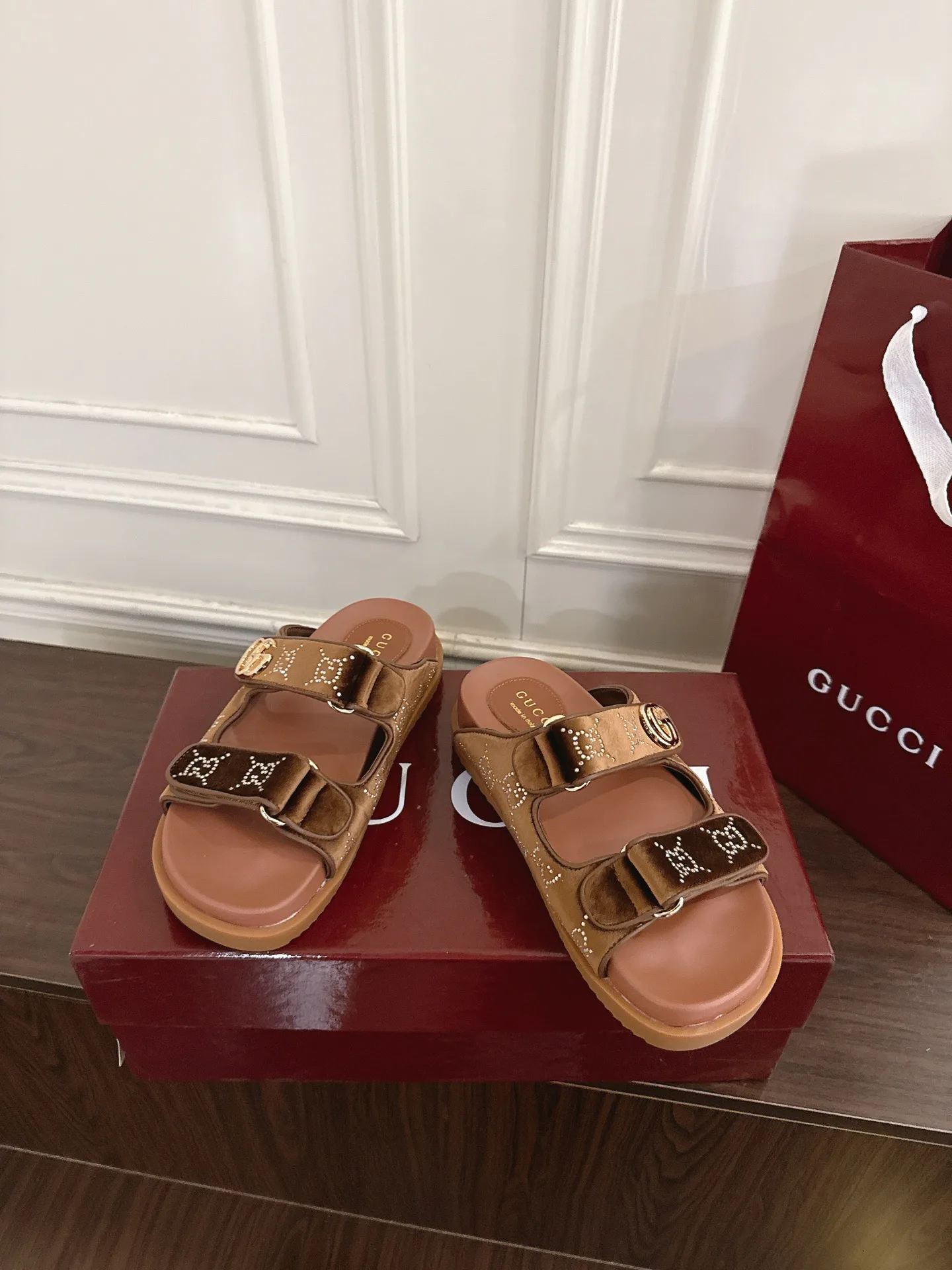 Шлепанцы Женские Gucci 13540606
