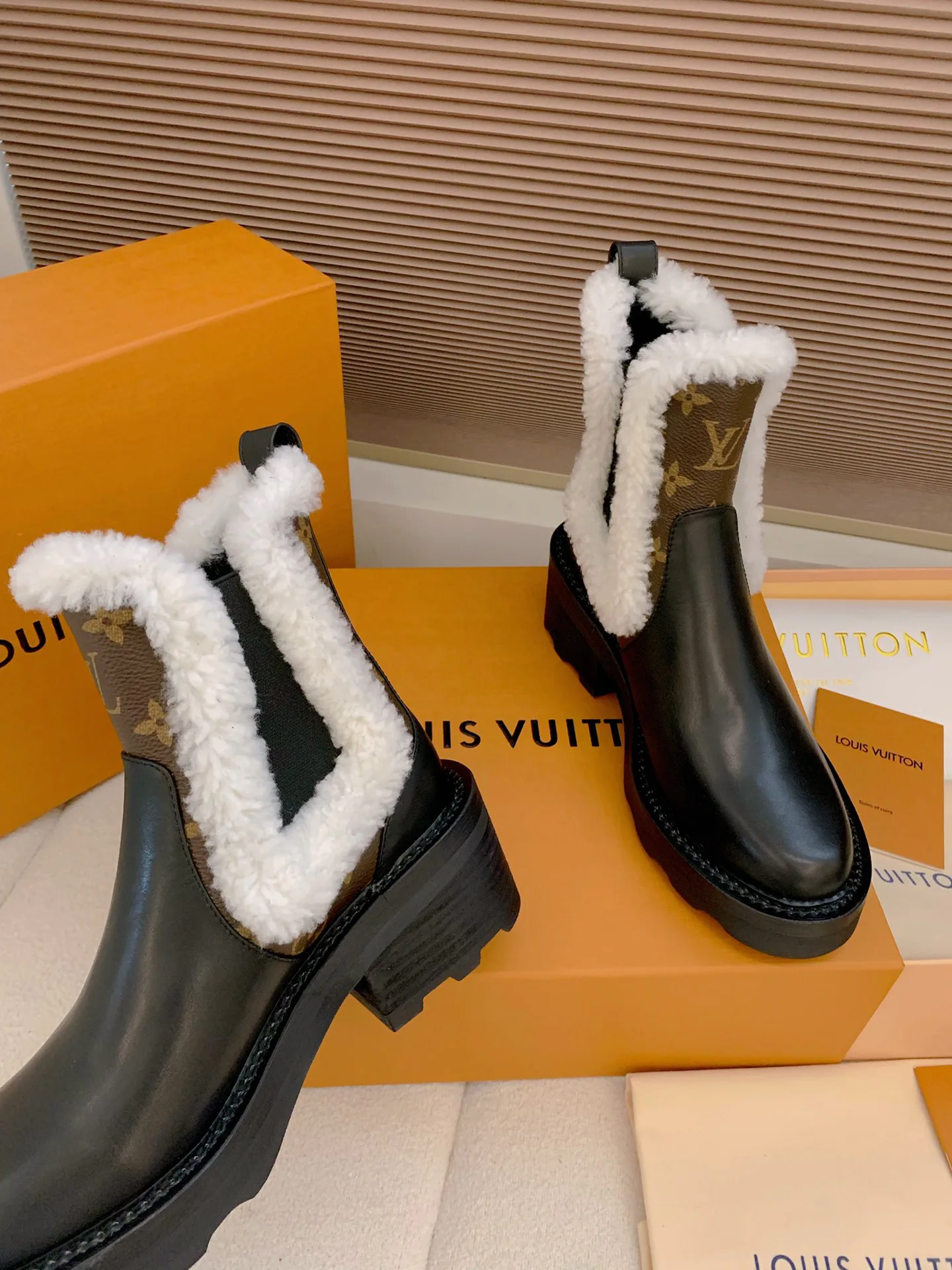 Ботинки Женские Louis Vuitton 18703274