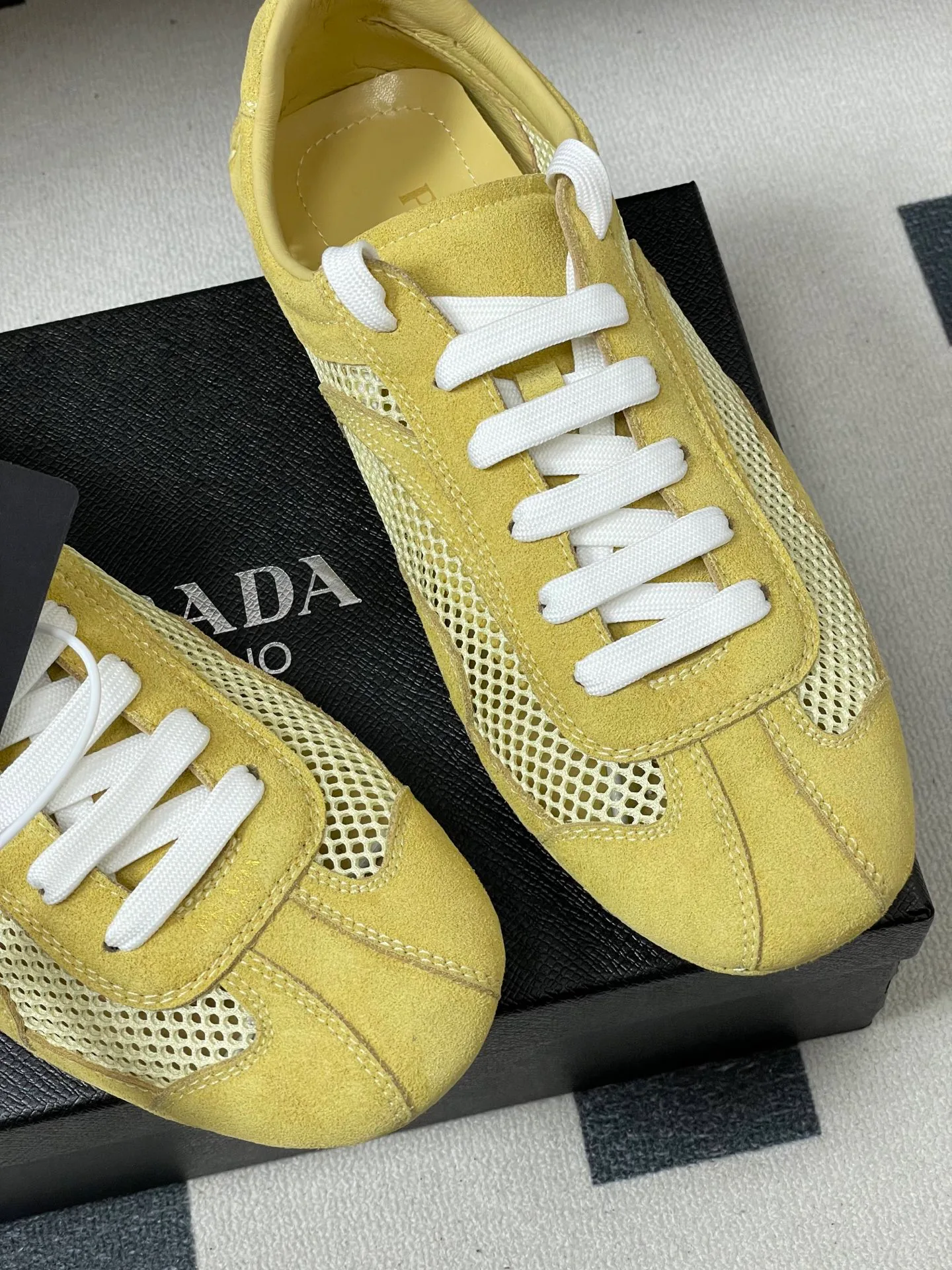 Кроссовки Женские Prada 11160232