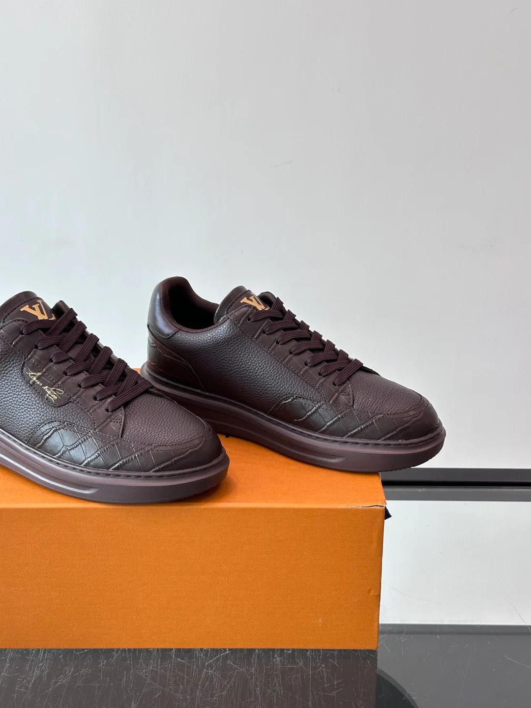Кроссовки Женские Louis Vuitton 18400575
