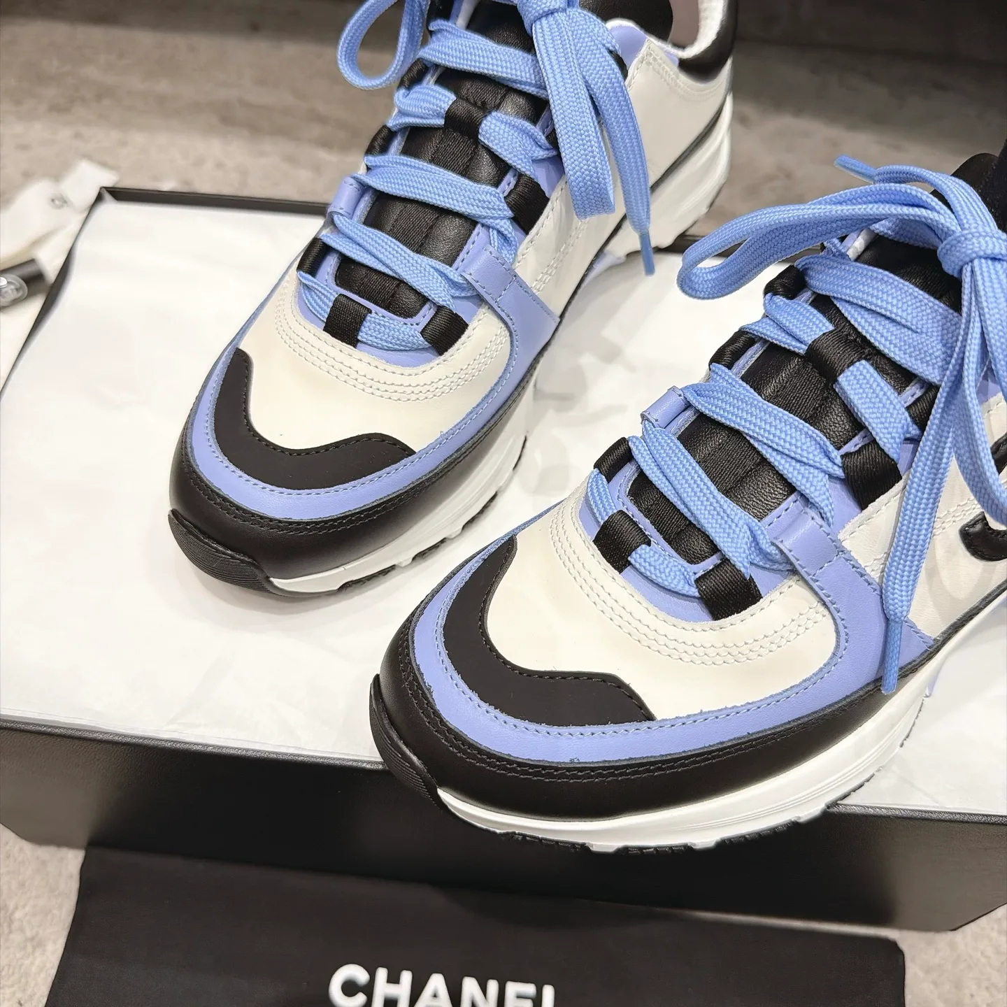 Кроссовки Женские Chanel 18627984