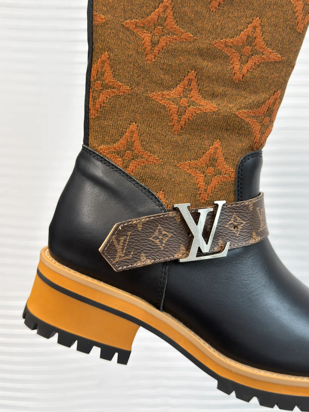 Сапоги Женские Louis Vuitton 18252050