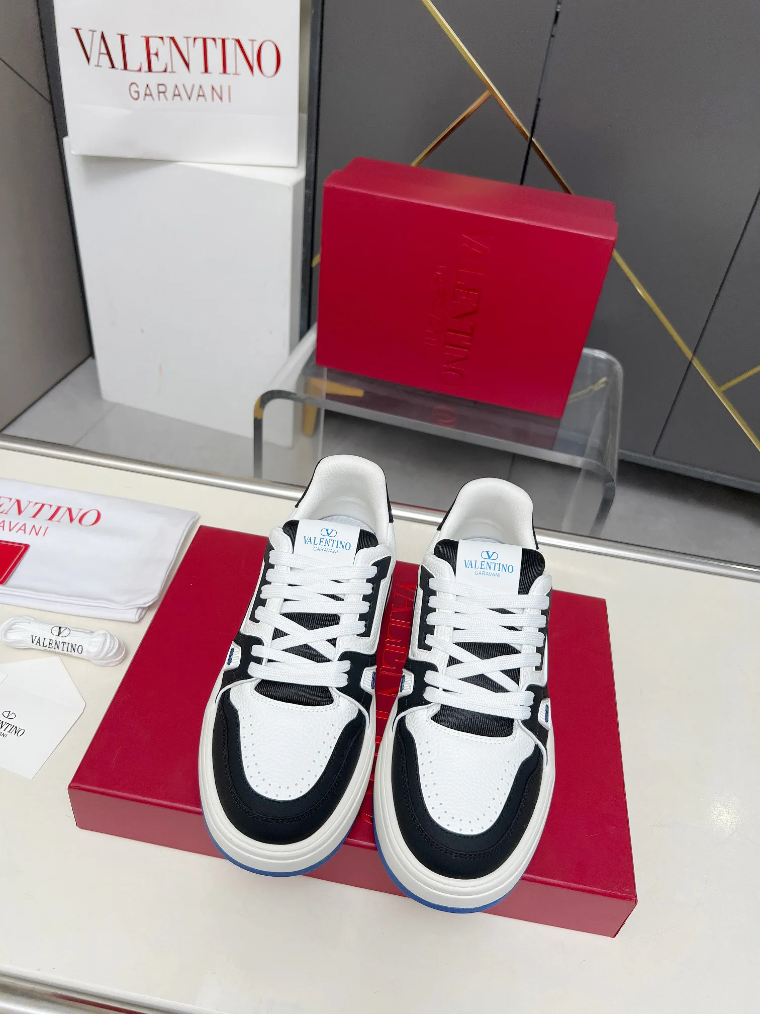 Кроссовки Женские Valentino 17518