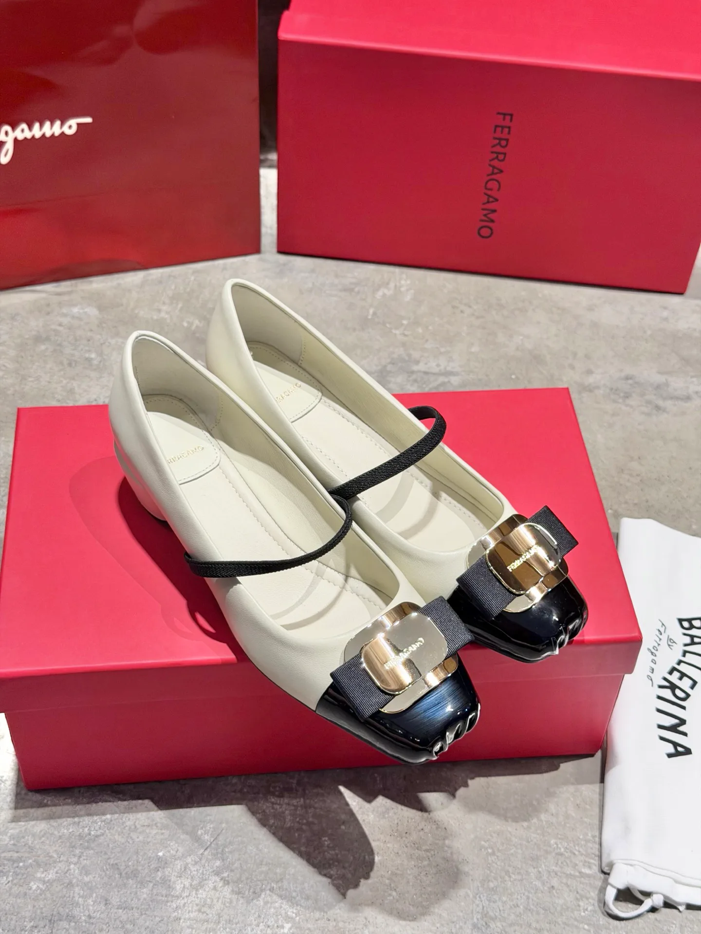 Туфли Женские Salvatore Ferragamo 17642553