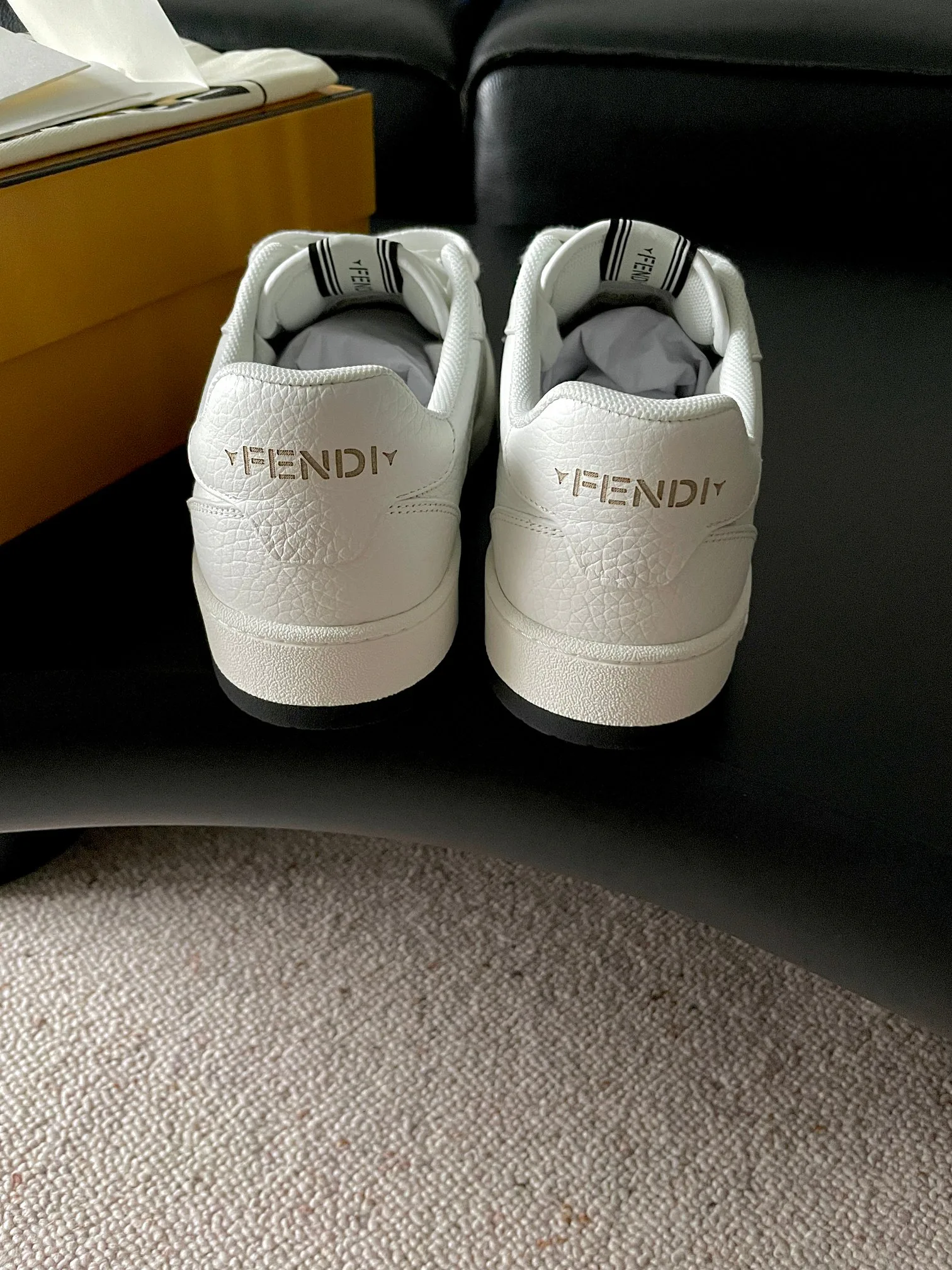 Кроссовки Женские Fendi 18919291