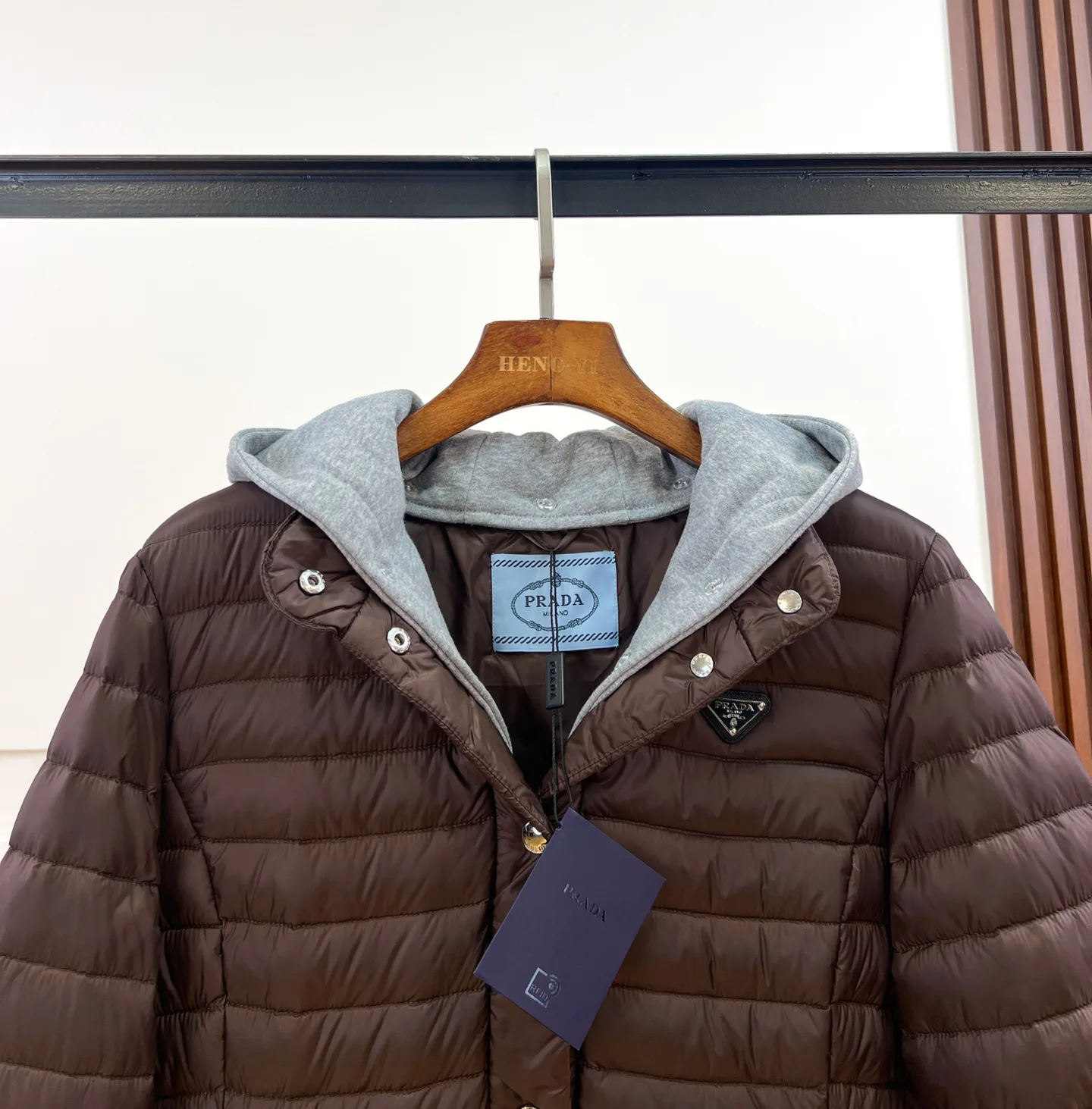 Куртки И Пуховики Женские Prada 18188784