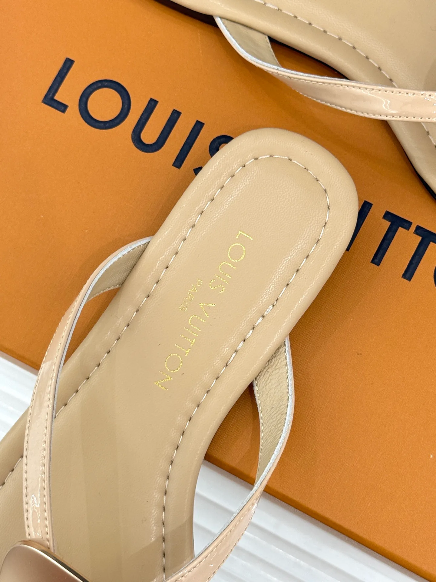 Шлепанцы Женские Louis Vuitton 17596995