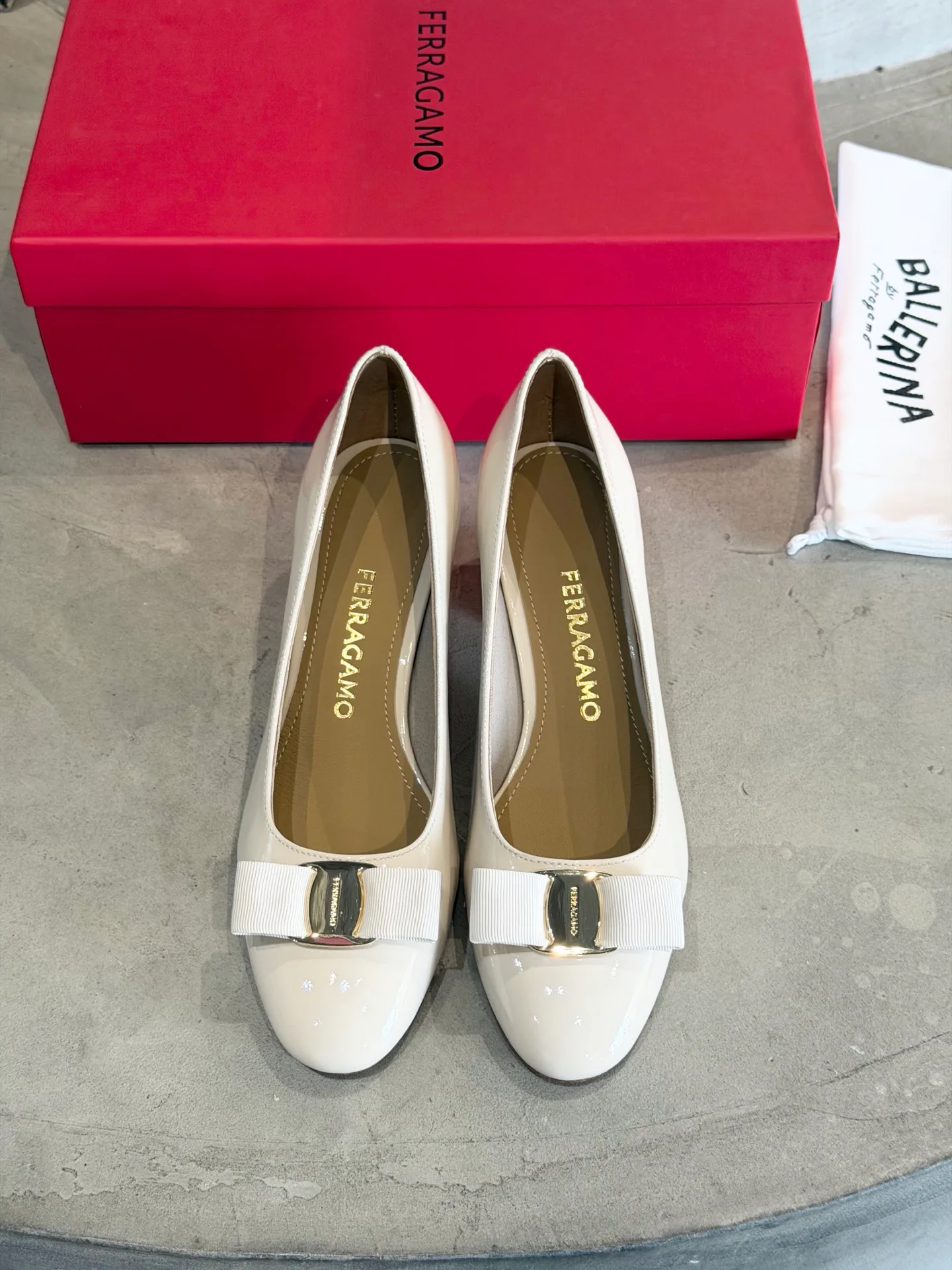 Туфли Женские Salvatore Ferragamo 11675387