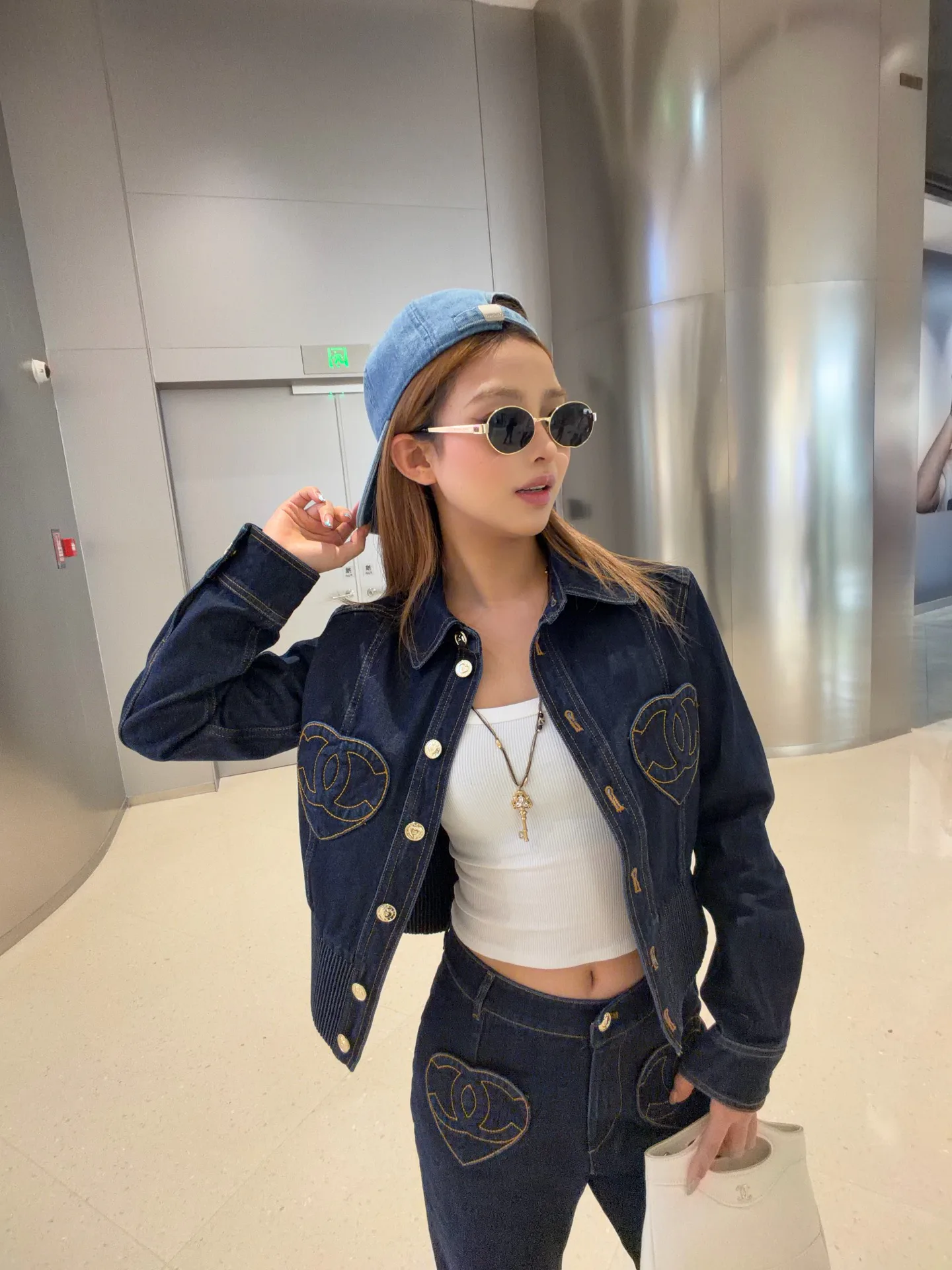 Куртки И Пуховики Женские Chanel 2379689