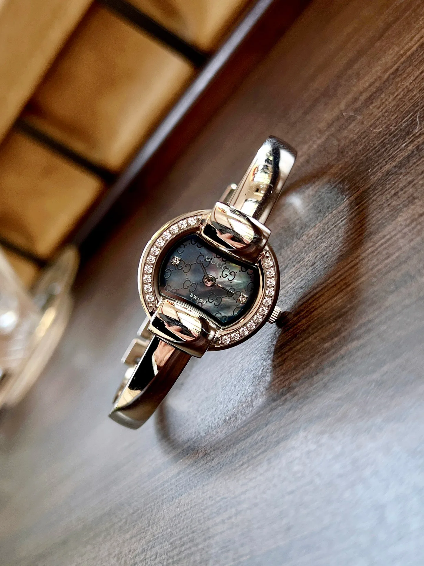 Часы Женские Gucci 691999