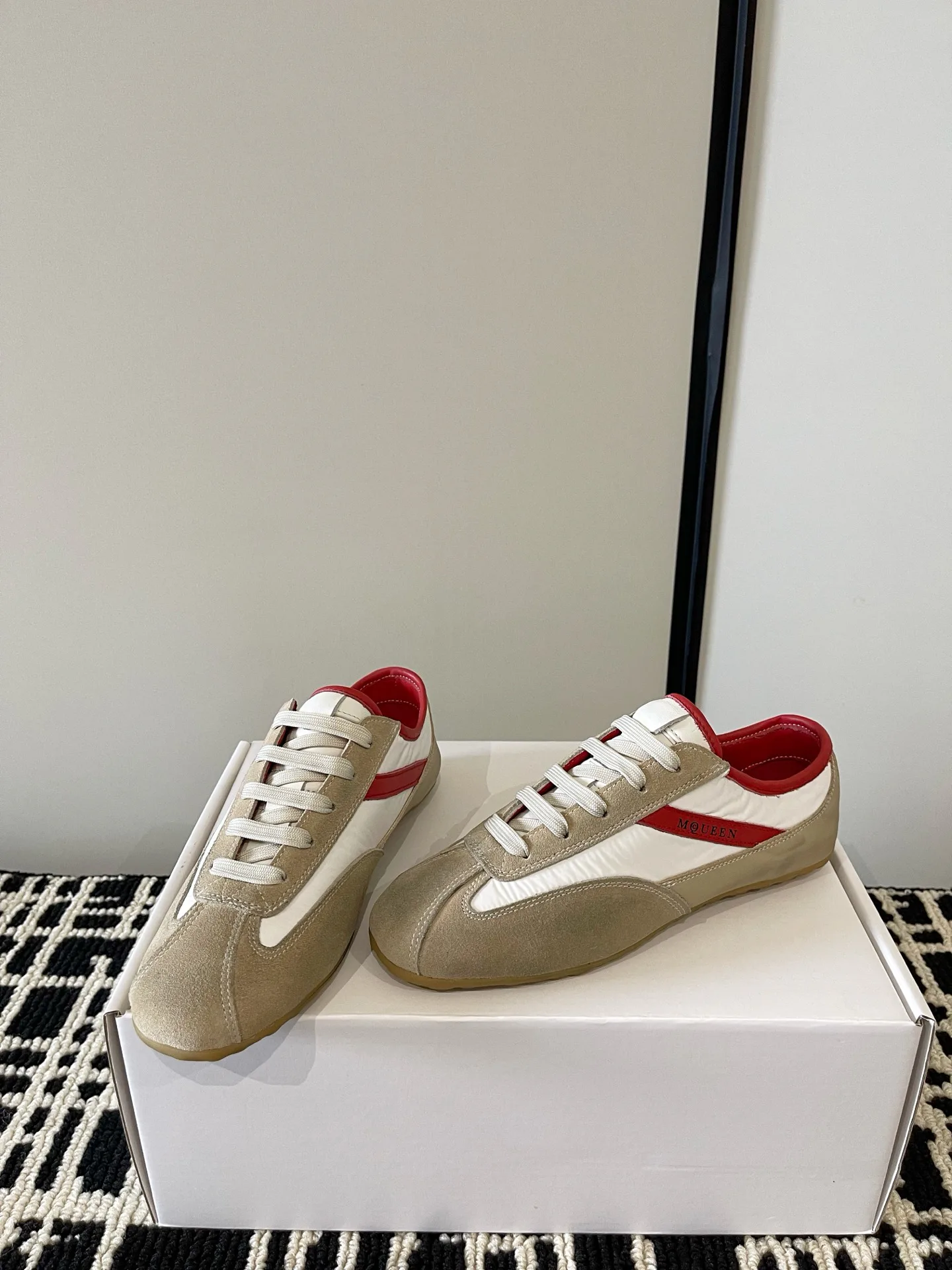 Кроссовки Женские Alexander Mcqueen 18386253