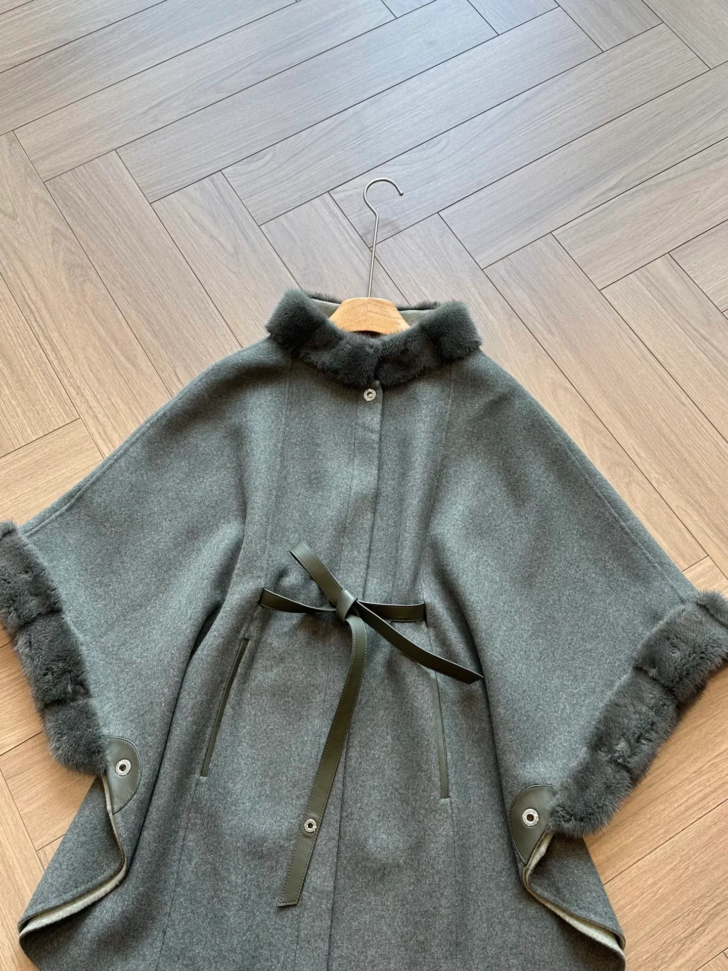 Пальто Женские Loro Piana 18197605