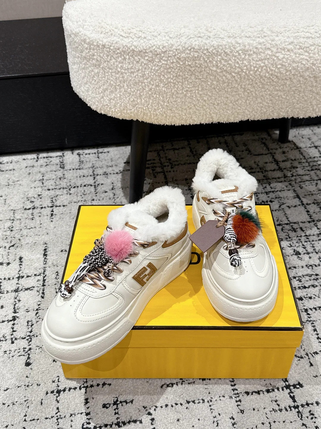 Кроссовки Женские Fendi 740300