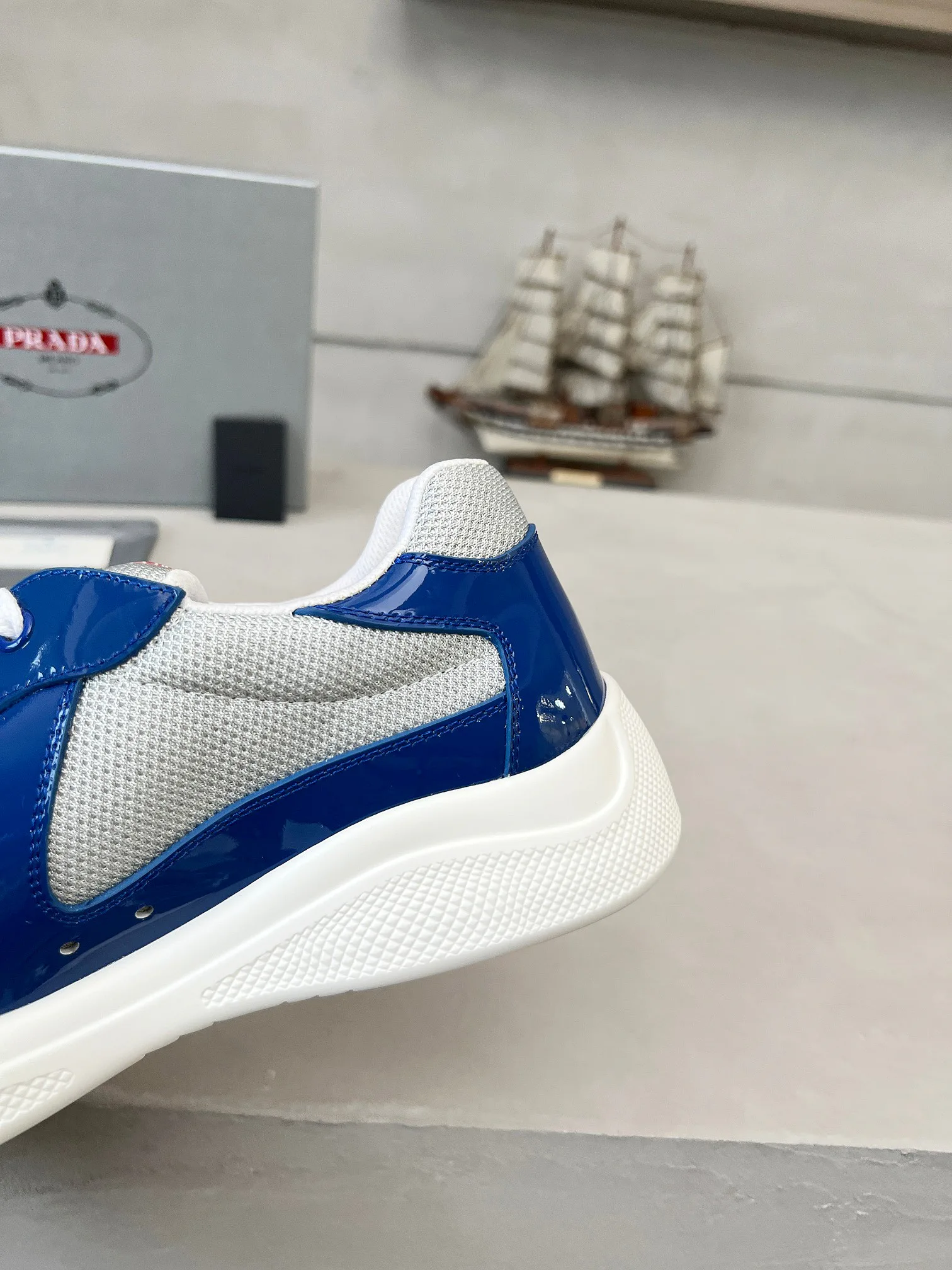 Кроссовки Женские Prada 931606