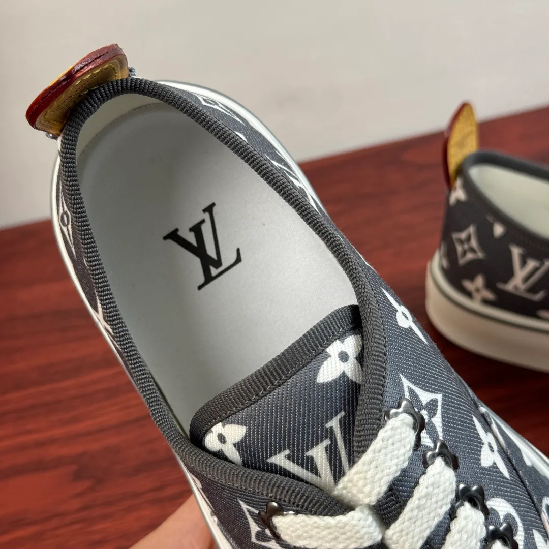 Кроссовки Мужские Louis Vuitton 18100537