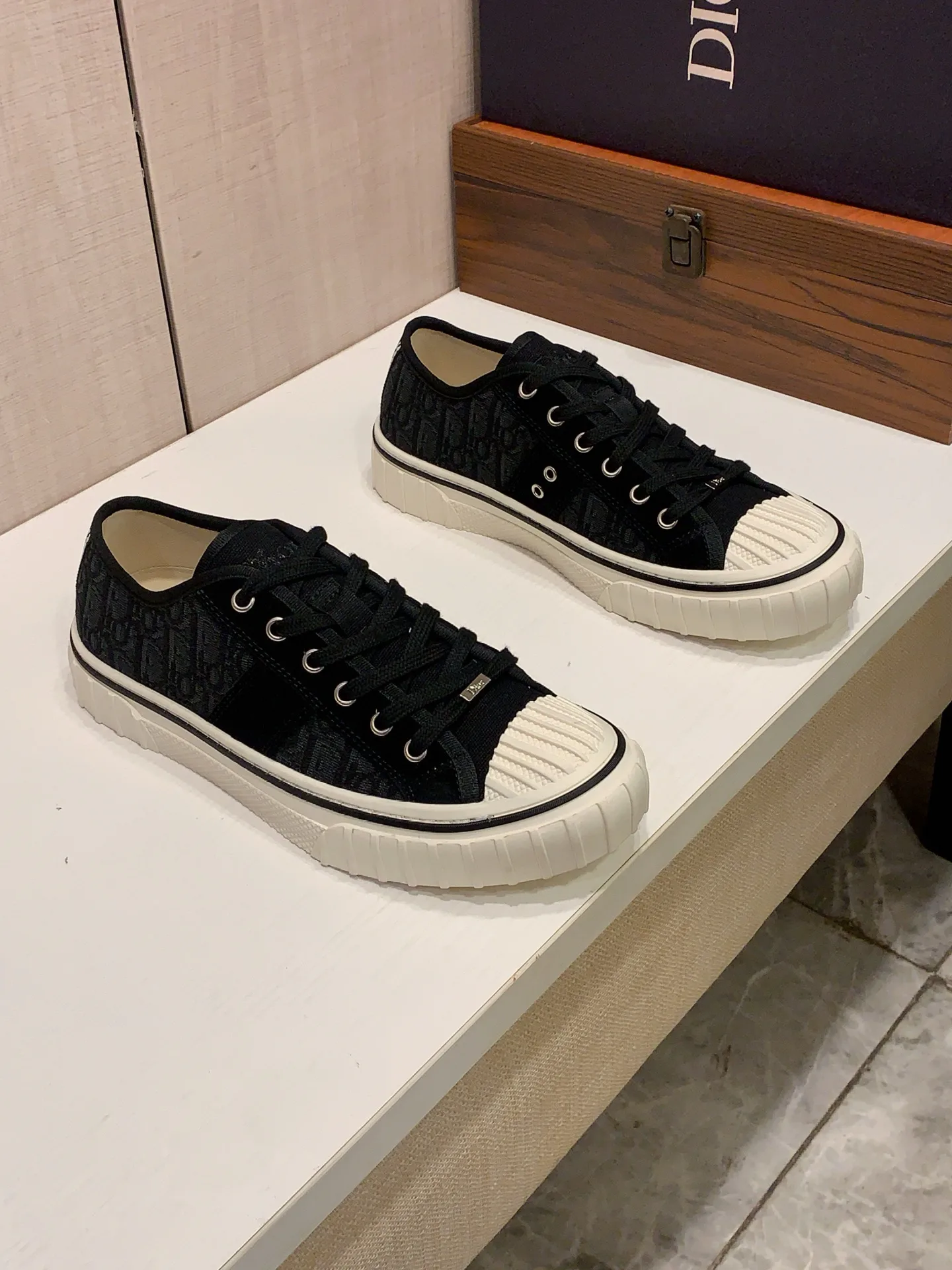 Кроссовки Женские Christian Dior 18247725