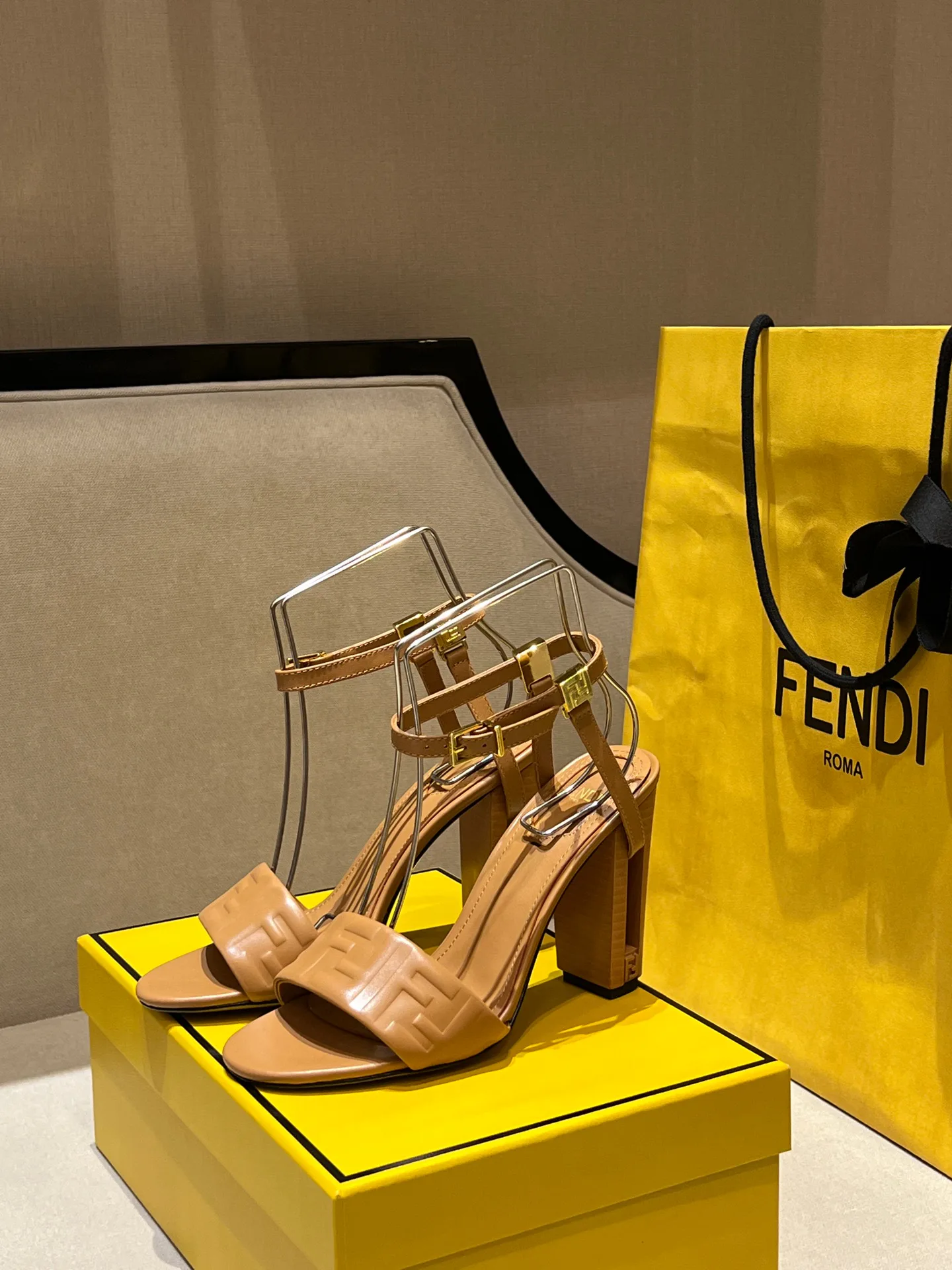 Босоножки Женские Fendi 9289003