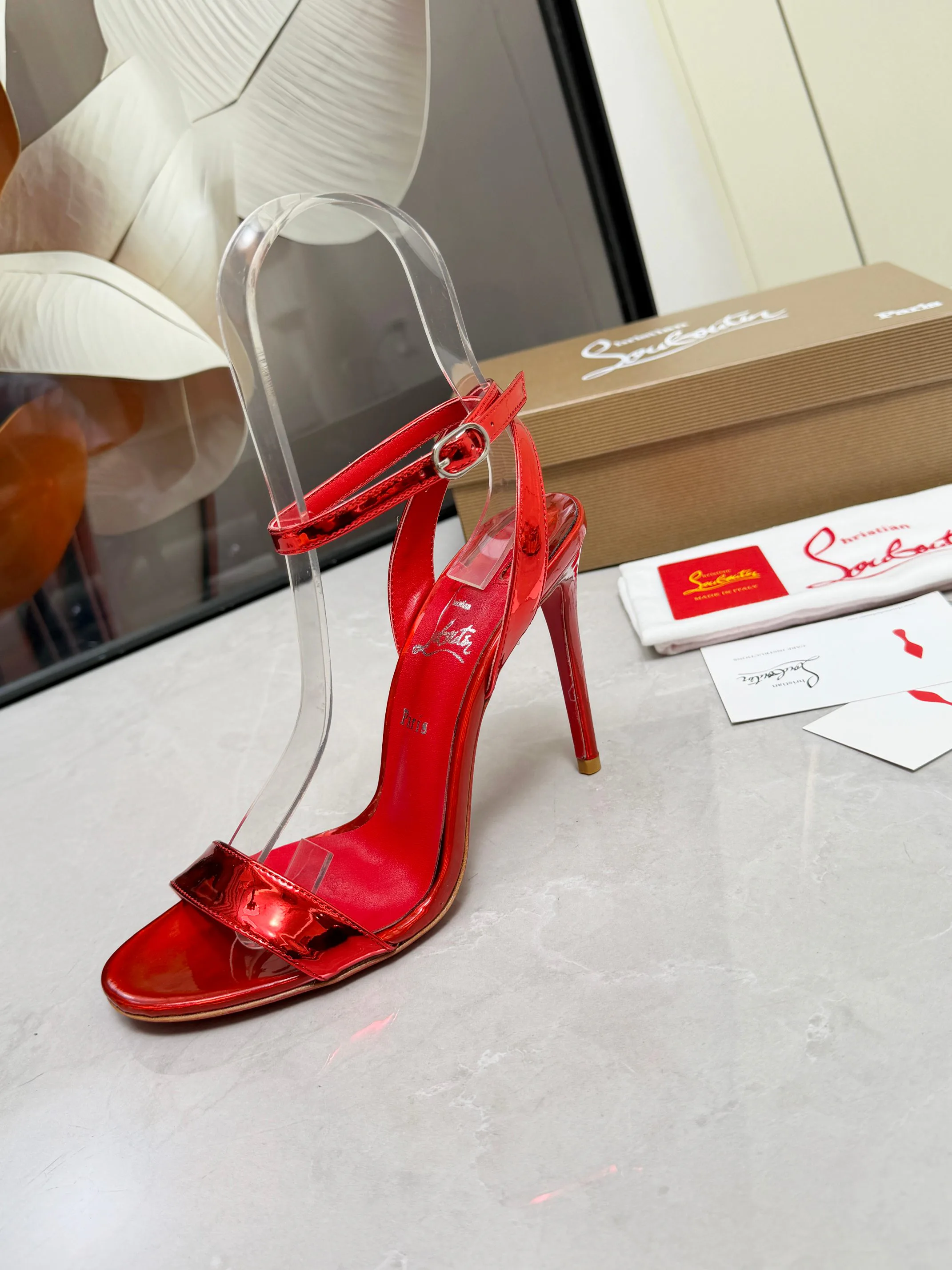 Босоножки Женские Christian Louboutin 18739804
