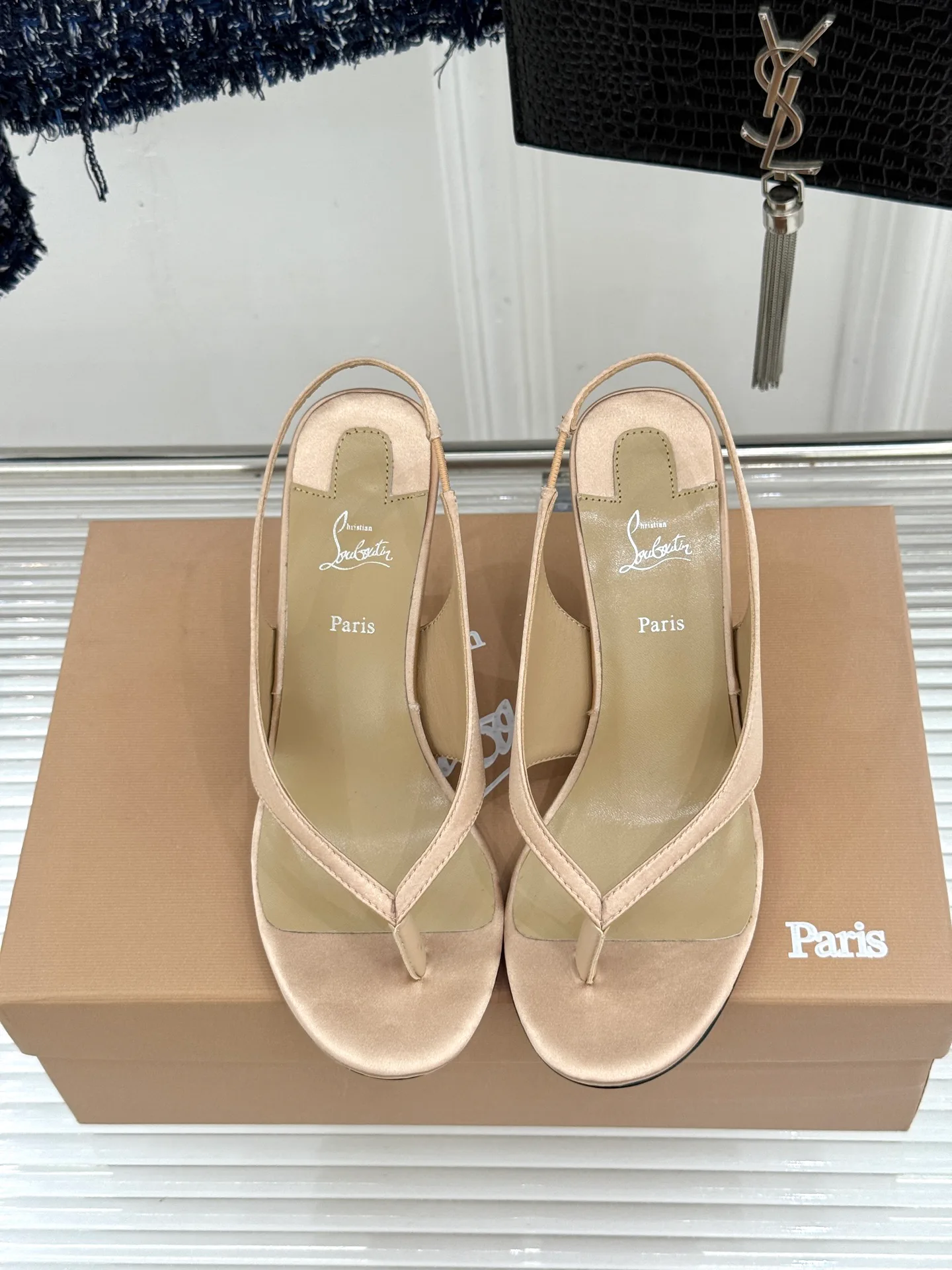 Босоножки Женские Christian Louboutin 18549071