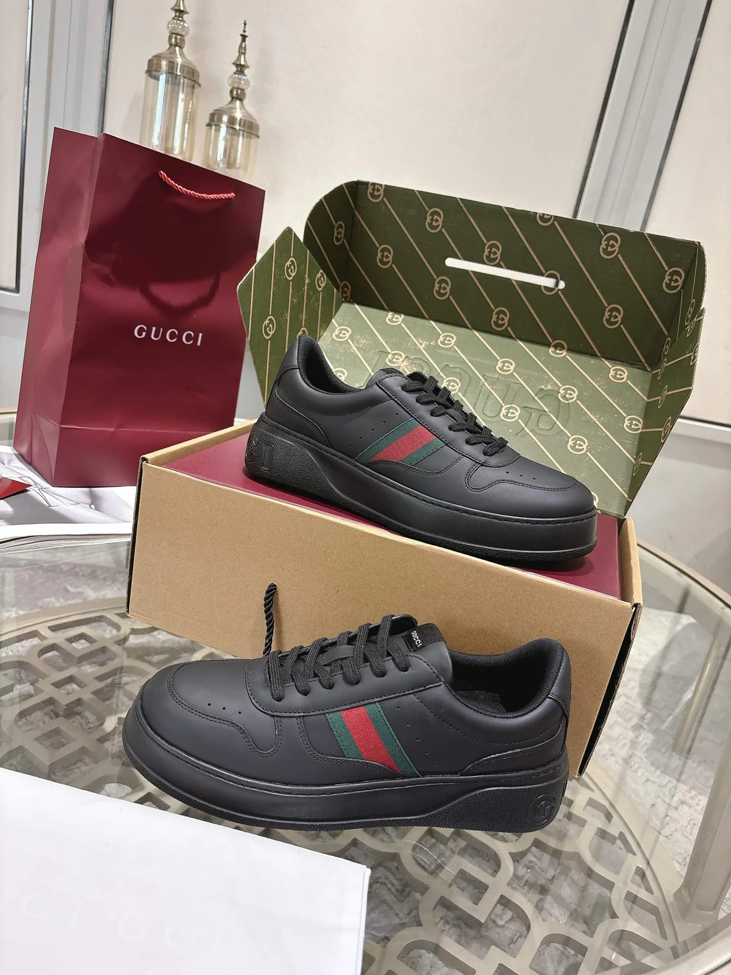 Кроссовки Женские Gucci 18369590