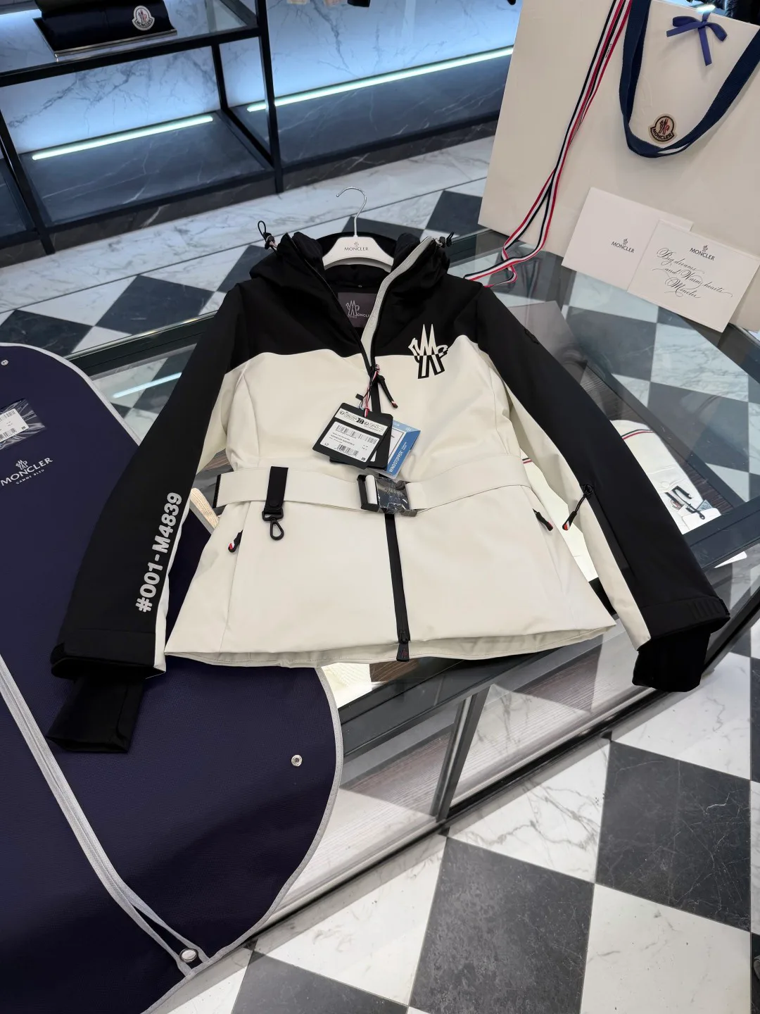 Куртки И Пуховики Женские Moncler 19336107