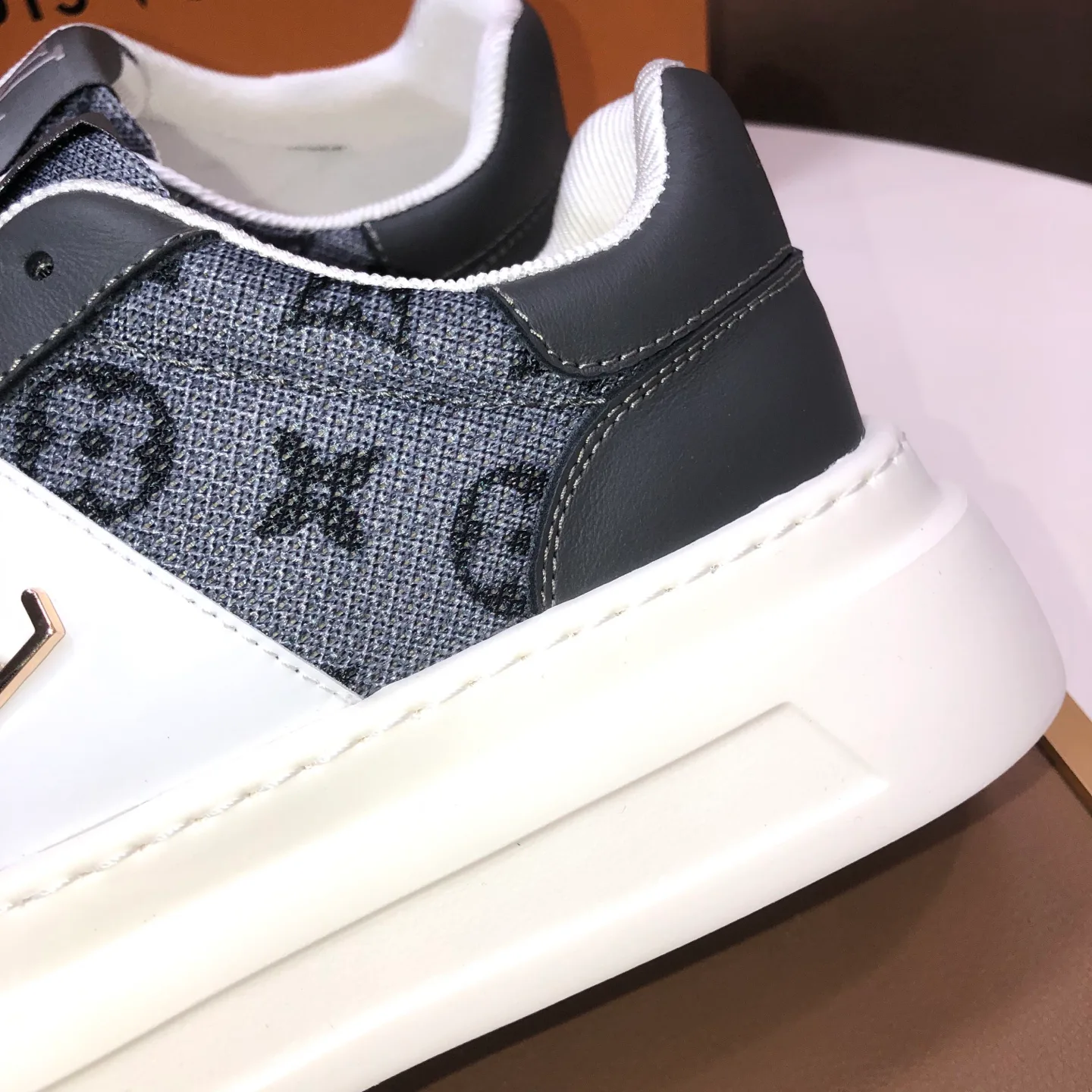 Кроссовки Мужские Louis Vuitton 10792100