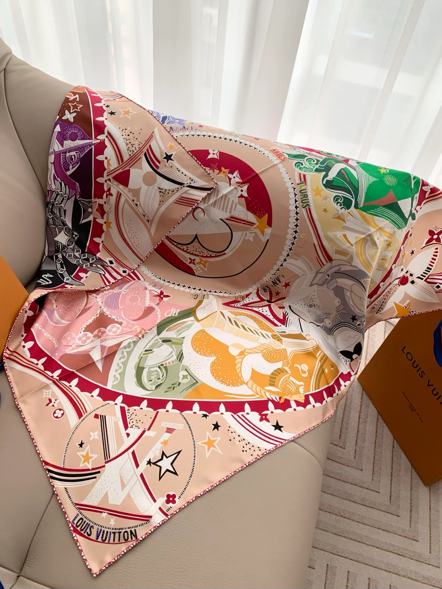 Платки Louis Vuitton 18675529
