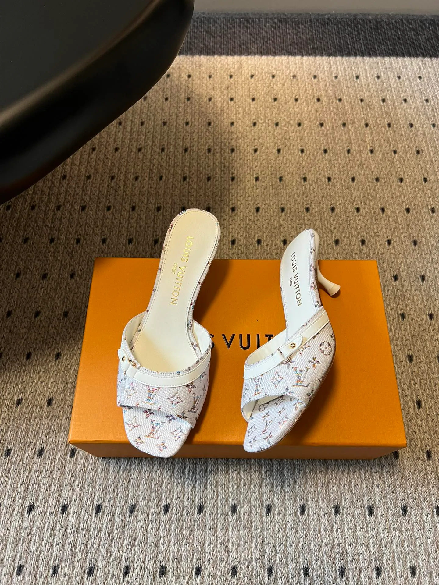 Босоножки Женские Louis Vuitton 11755093