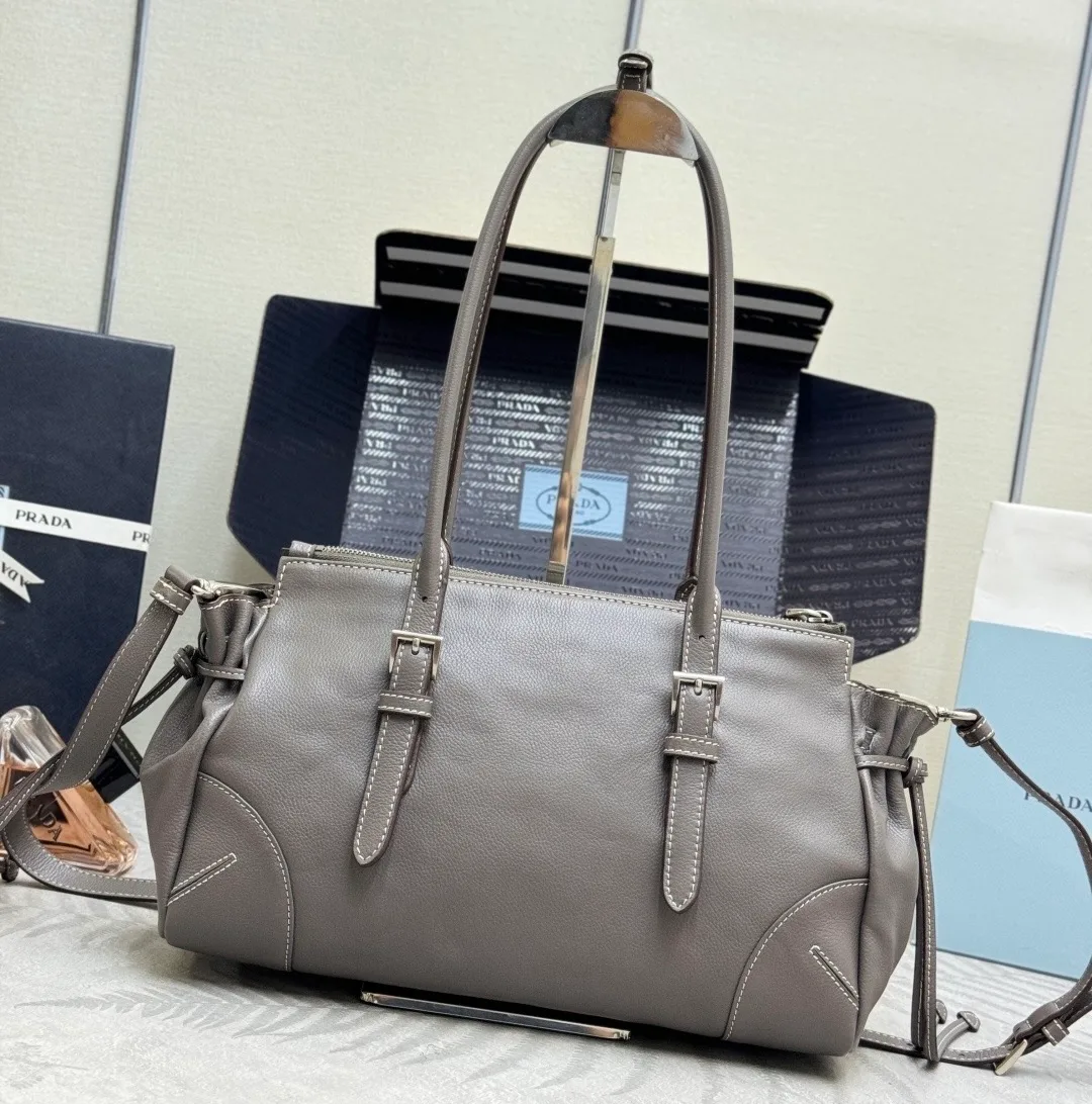 Классические Сумки Женские Prada 13223408