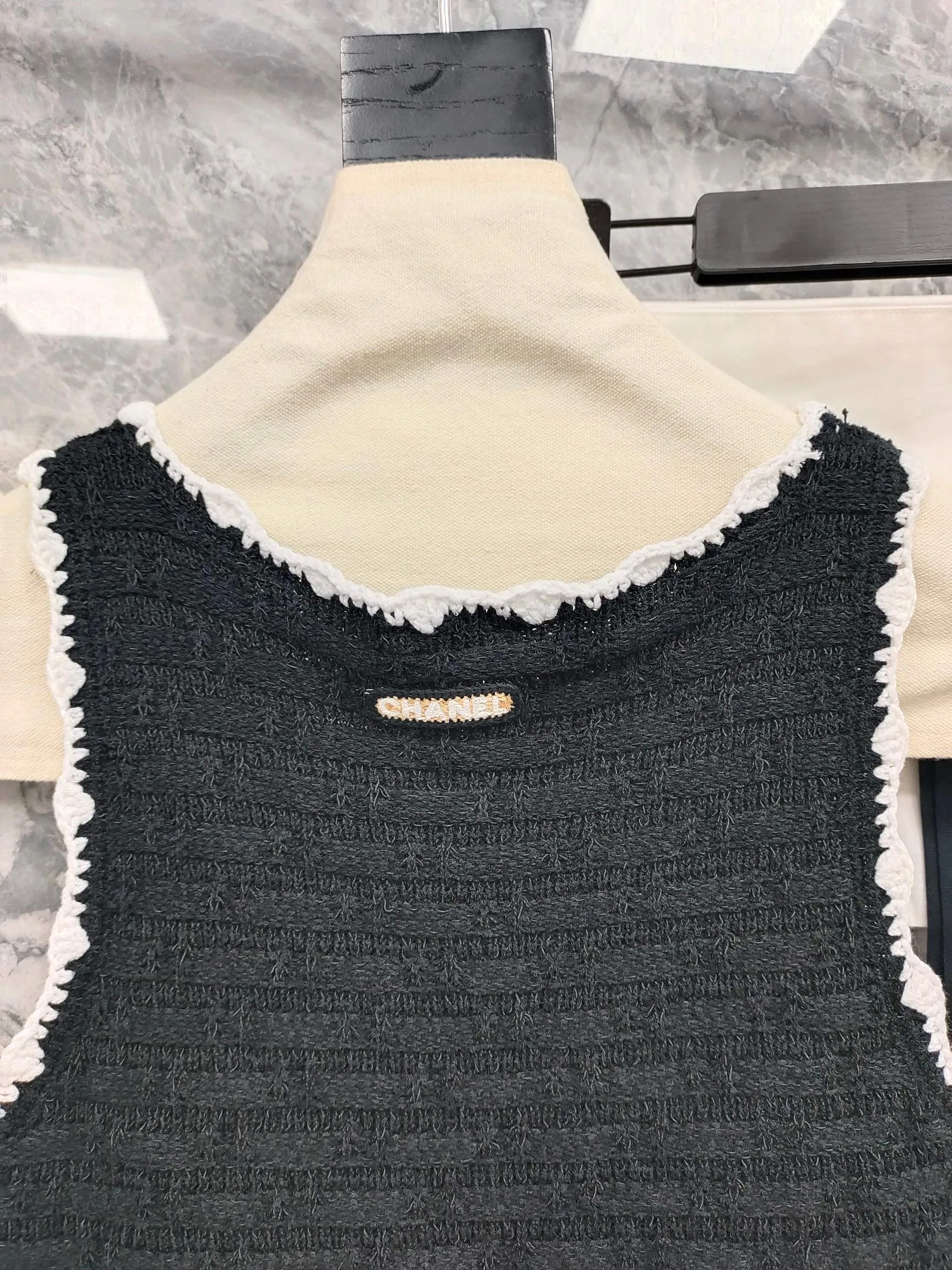 Жилеты Женские Chanel 10035989