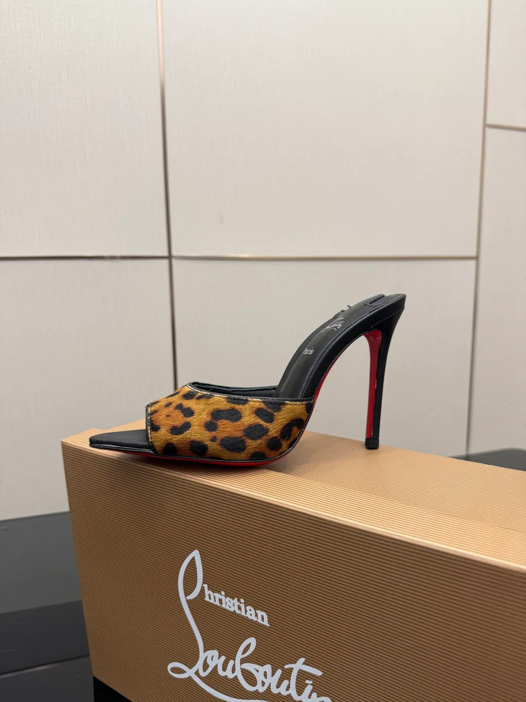 Босоножки Женские Christian Louboutin 374994