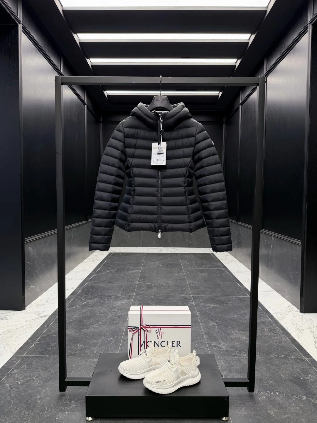 Куртки И Пуховики Женские Moncler 18129792